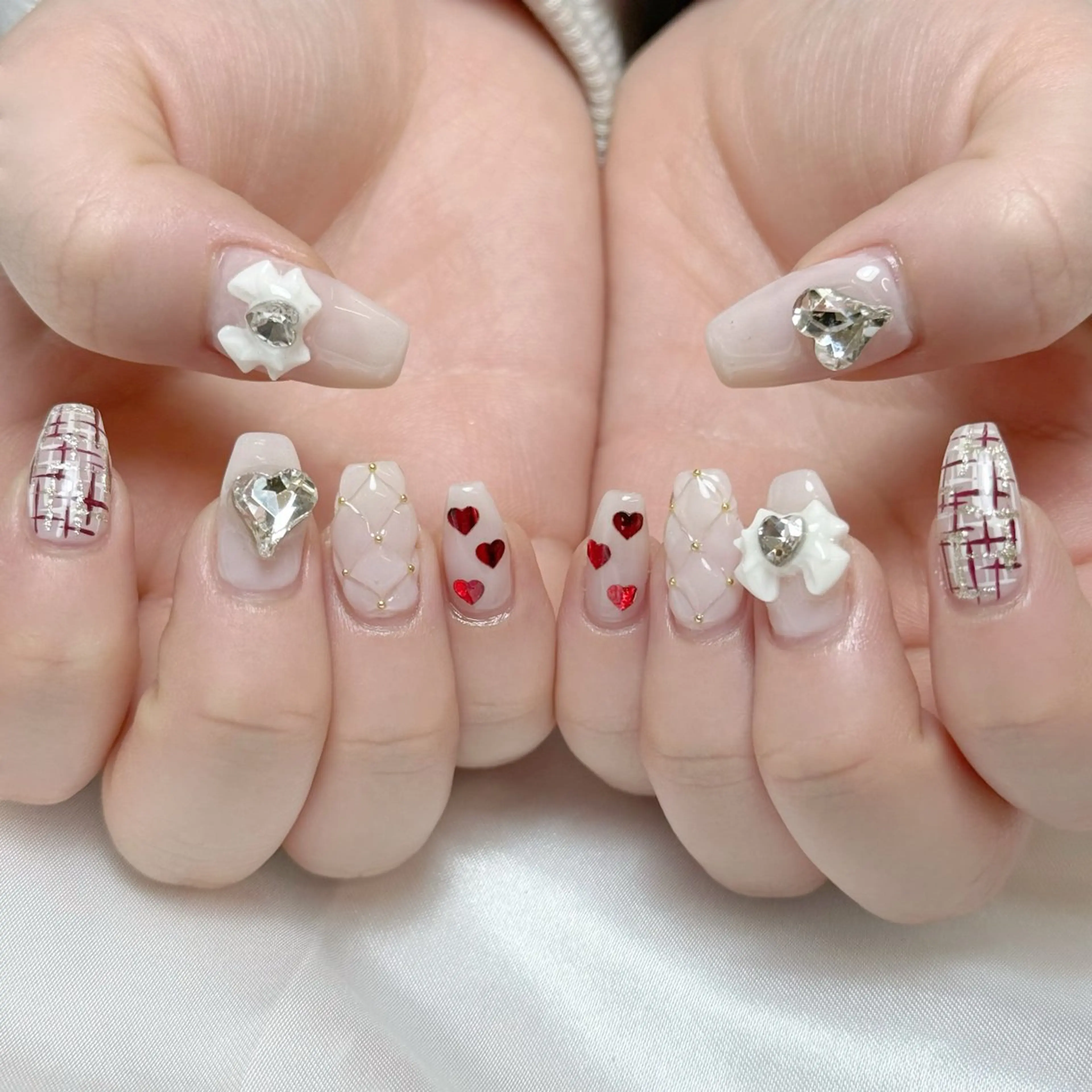 ネイル オーロラネイル ブルー フラッシュネイル フットネイル フレンチネイル ハンドネイル fein. miku🎀🍼のネイルデザイン