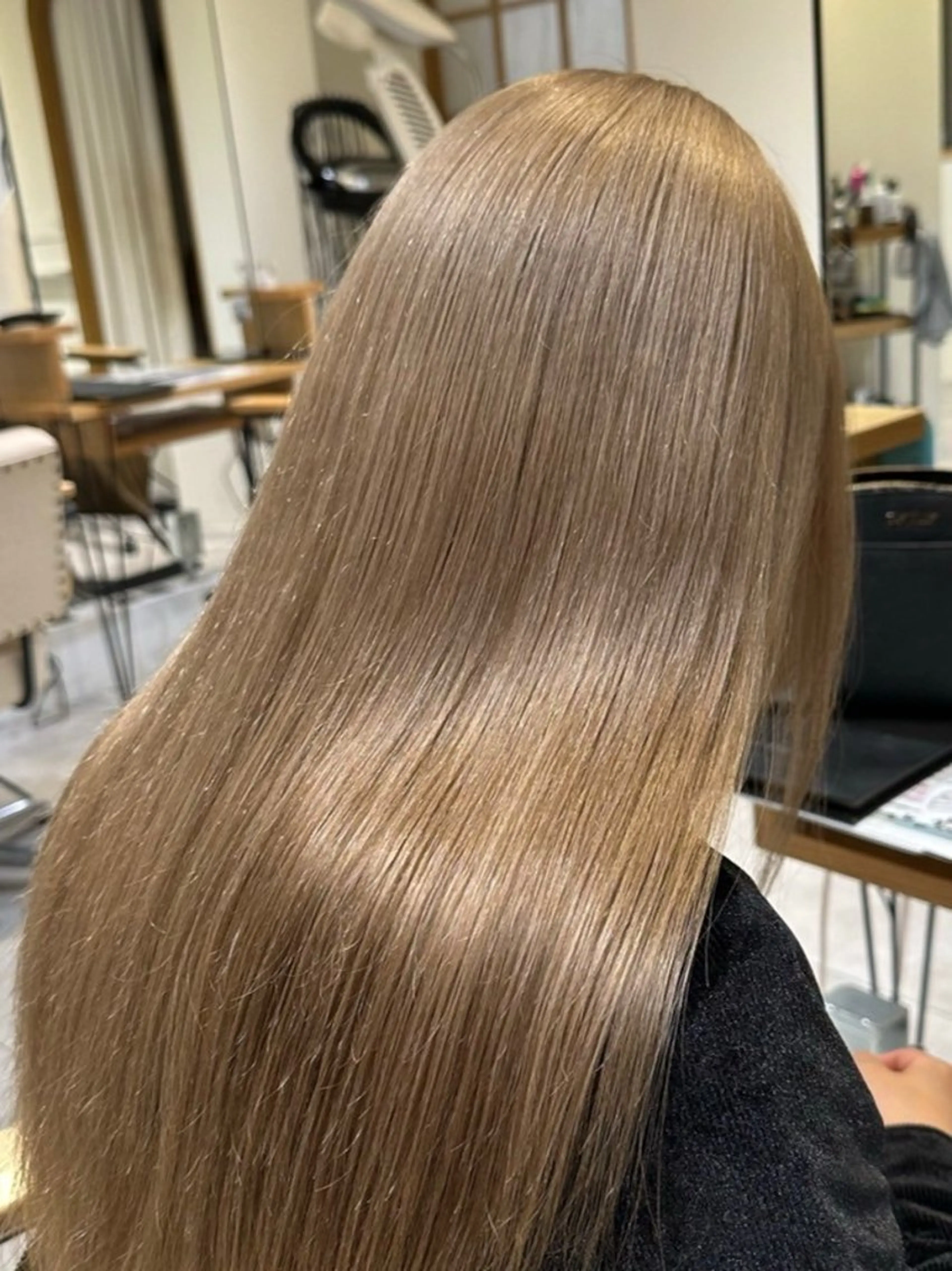 カラー 肌に馴染むハイトーン /ミルクティーカラーのヘアスタイル