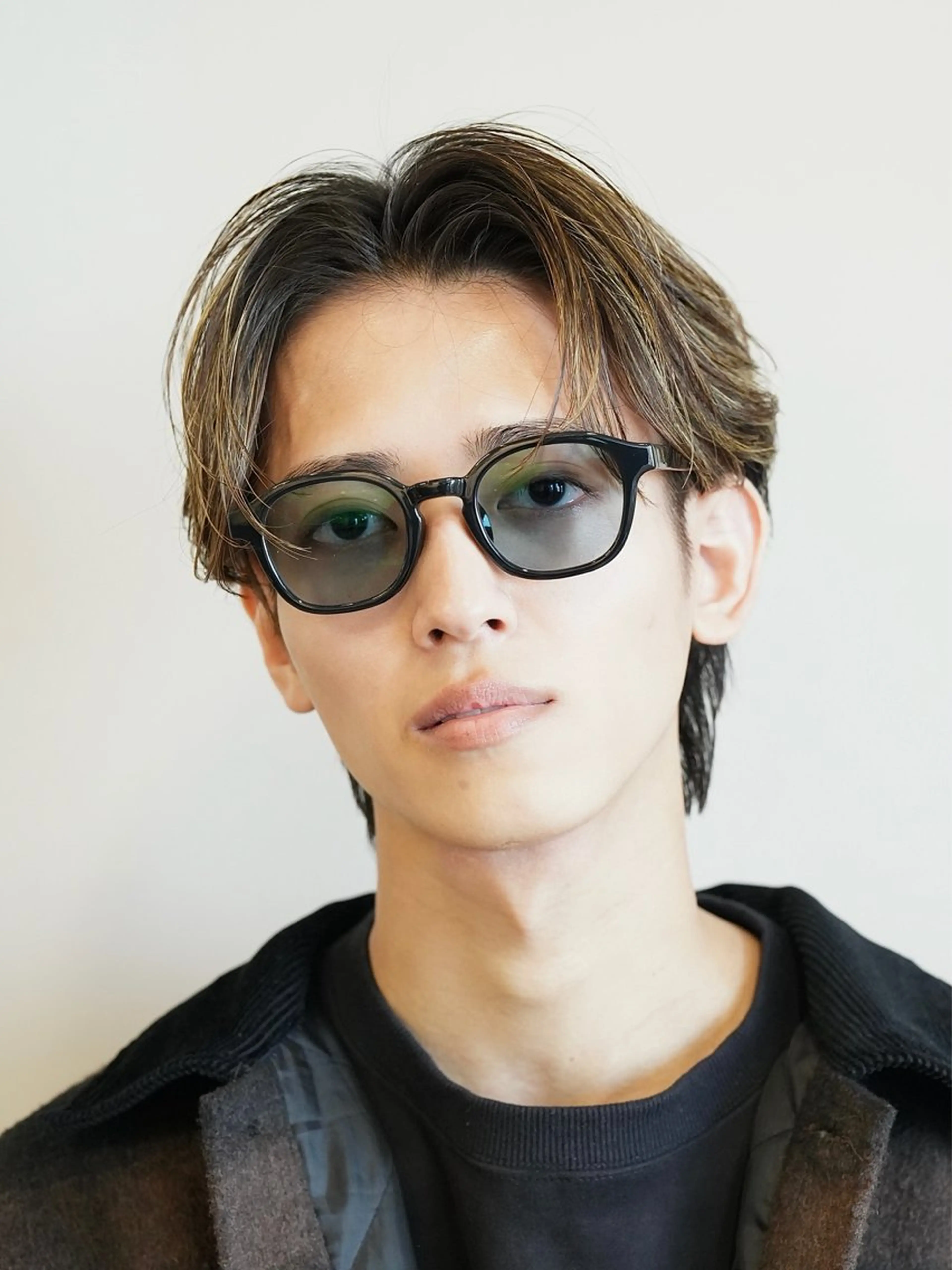 ショート カラー メンズ センターパート メンズハイライト ハイライトカラー ハイライト 外国人風カラー職人 レオのヘアスタイル