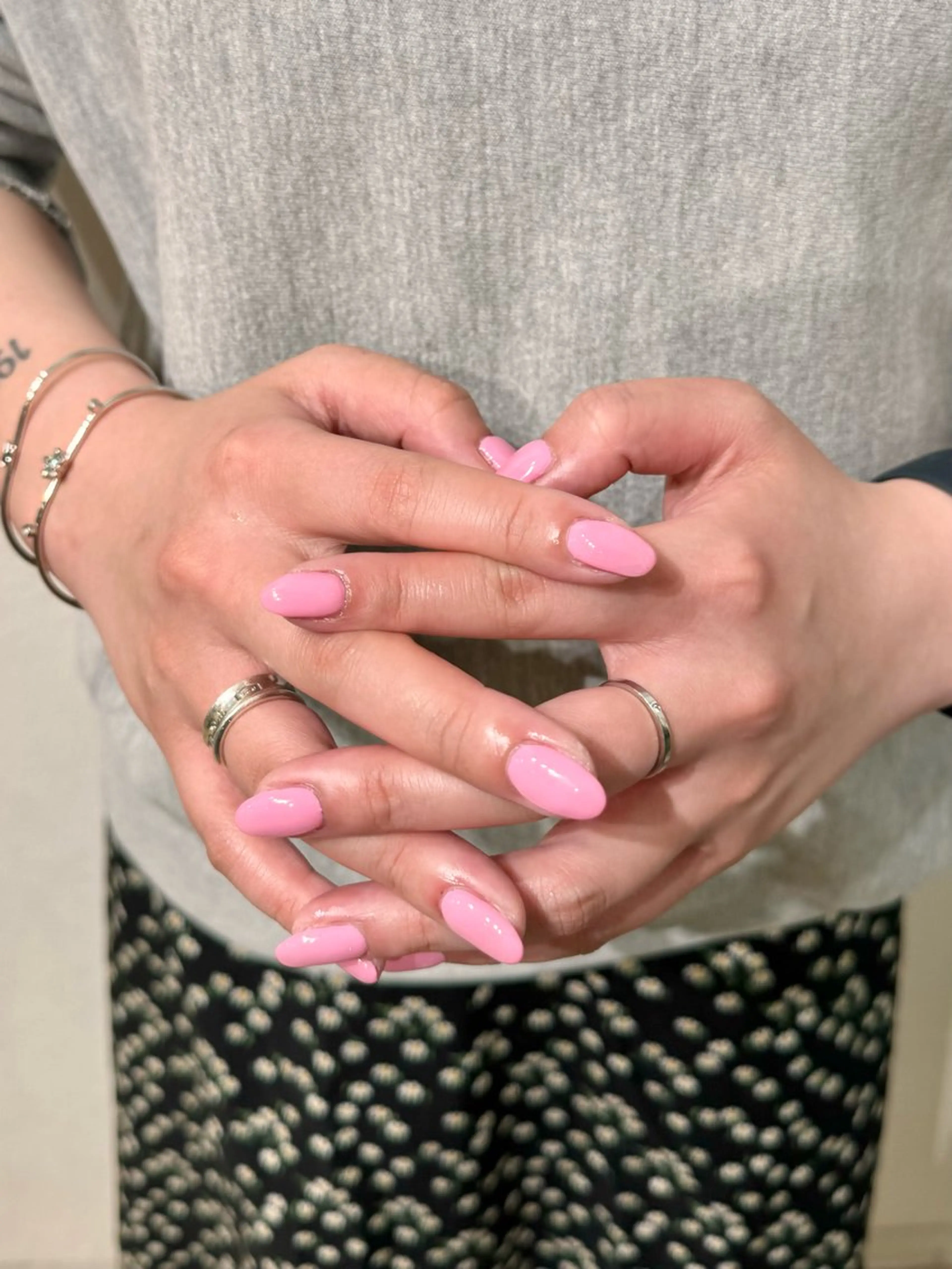 ネイル ジェルネイル ワンカラーネイル パラジェル ピンク 春ネイル 𝙎𝙚𝙞𝙧𝙖 ☆カット/パーマのヘアスタイル