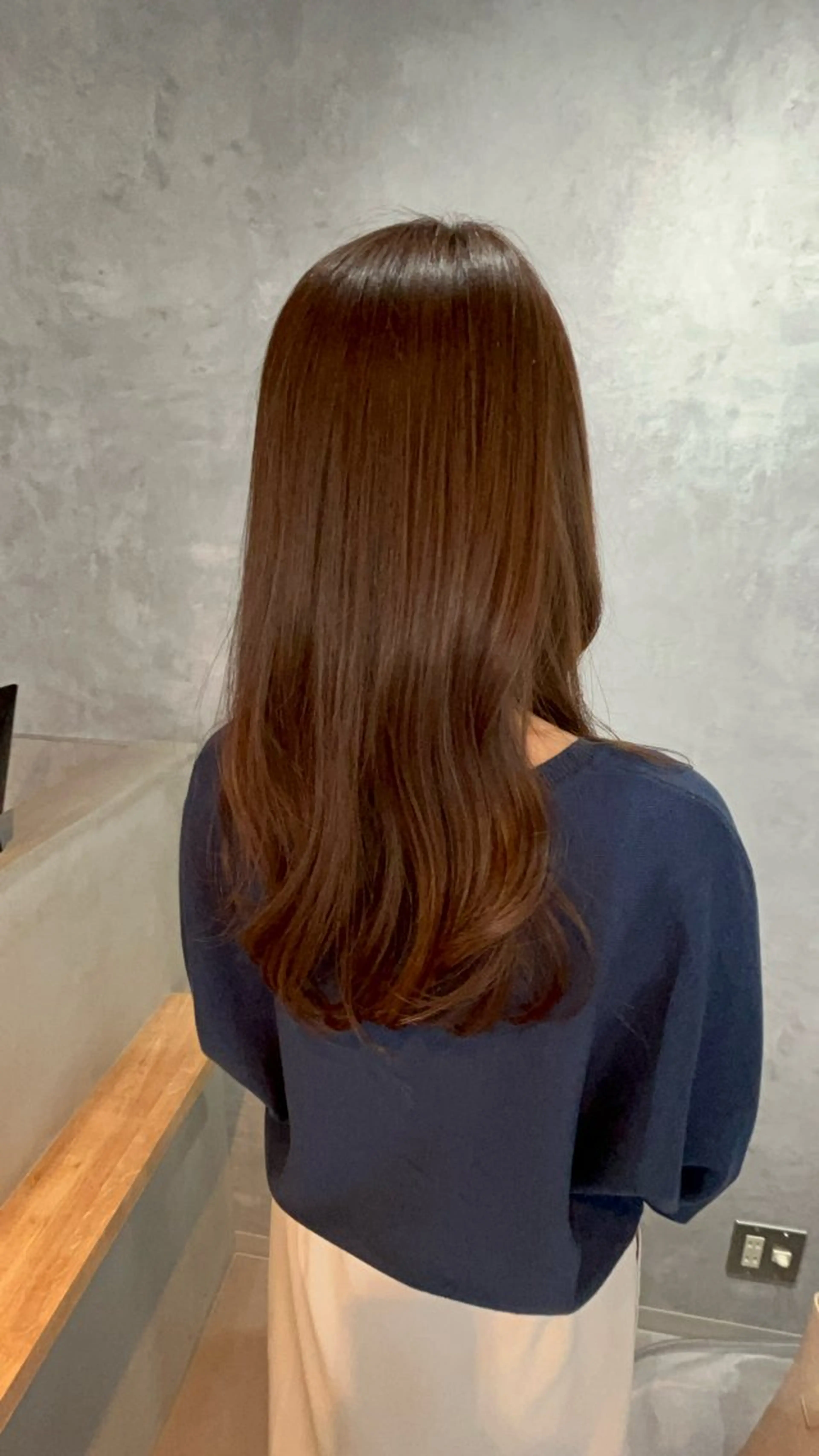 セミロング 小山洋次/阪急茨木/ 透明感カラーショートのヘアスタイル