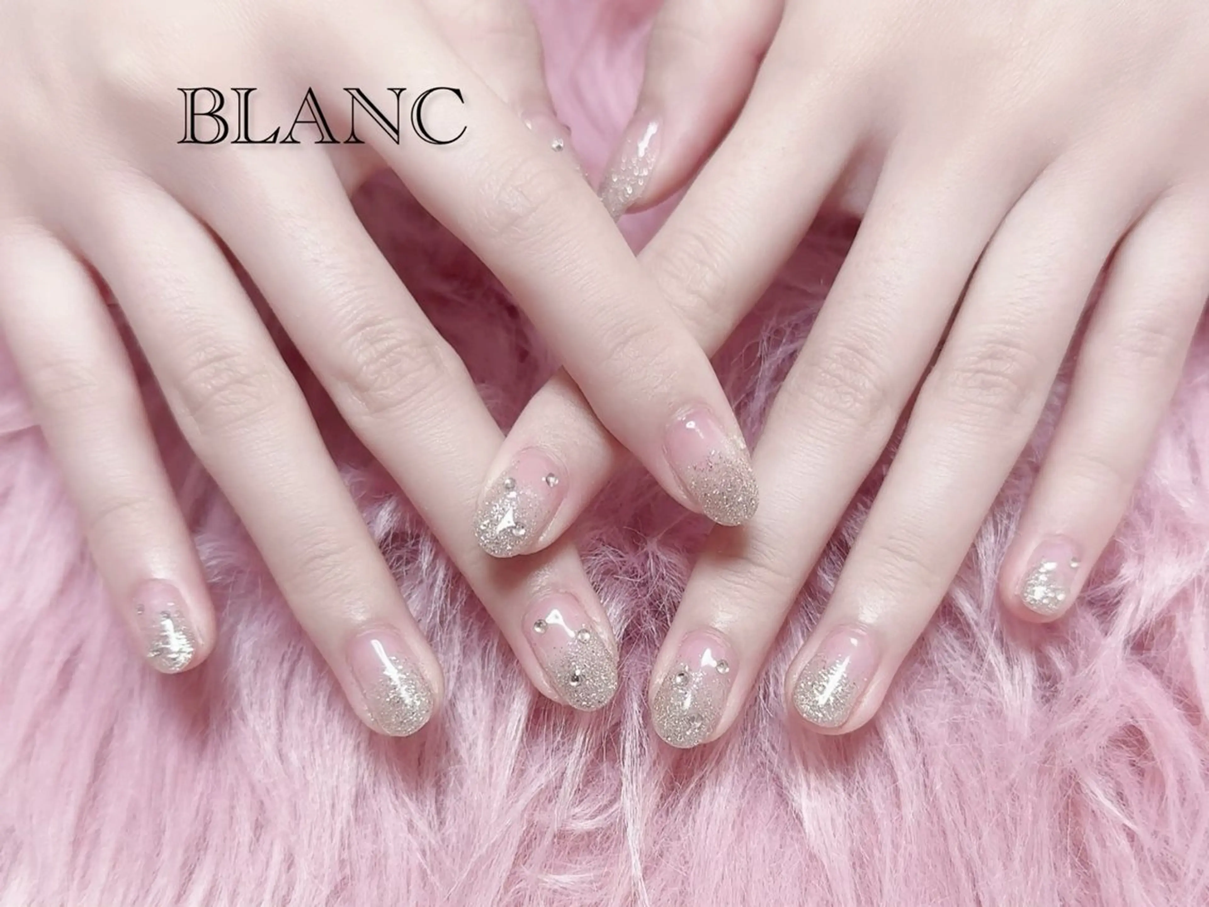 ネイル アートネイル 長さ出し ジェルネイル グラデーション ラメ(グリッター) ハンドネイル BLANC （ブラン）のネイルデザイン