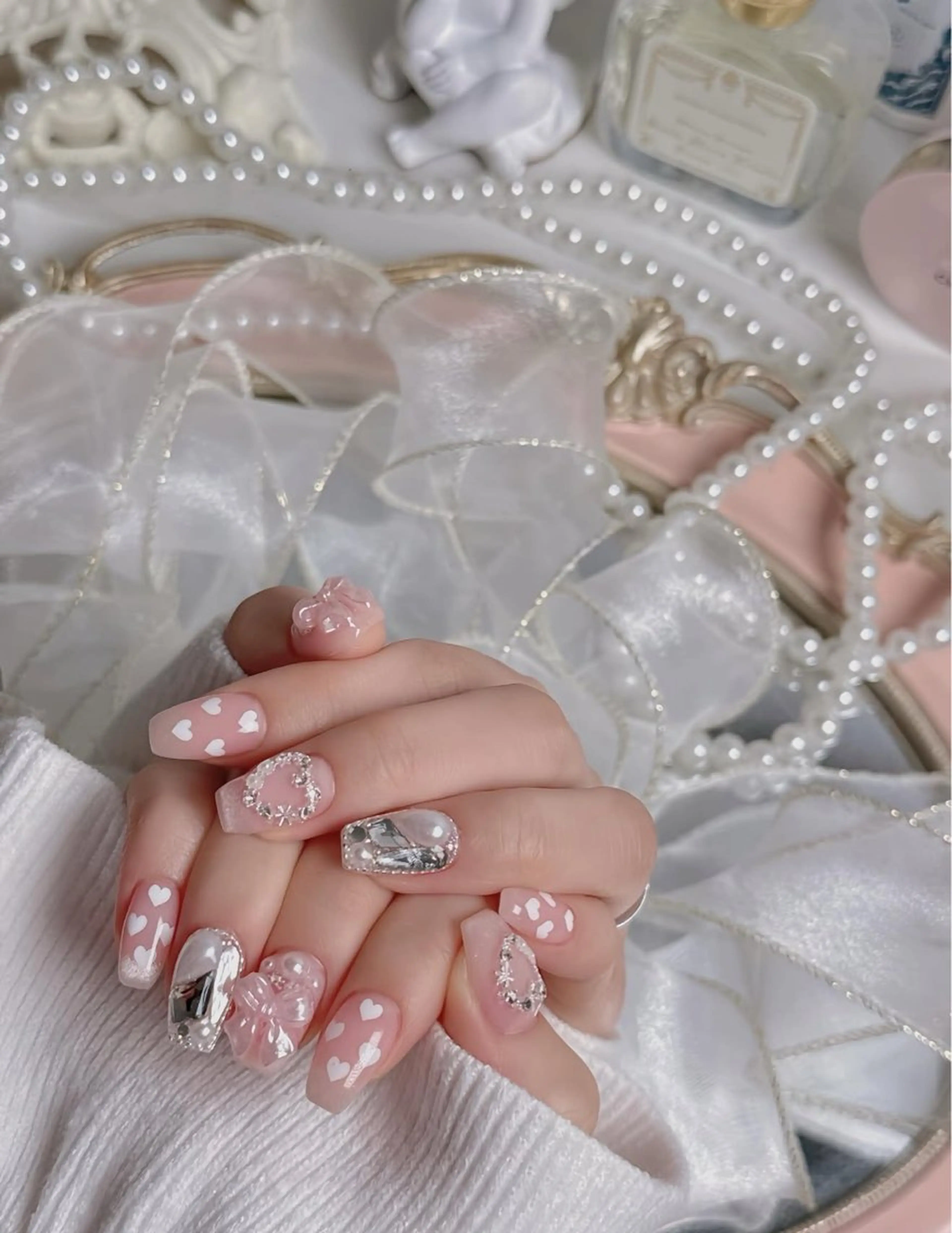 ネイル 成人式 キラキラネイル マグネットネイル ミラーネイル ニュアンスネイル ハンドネイル Lyna 池袋のネイルデザイン