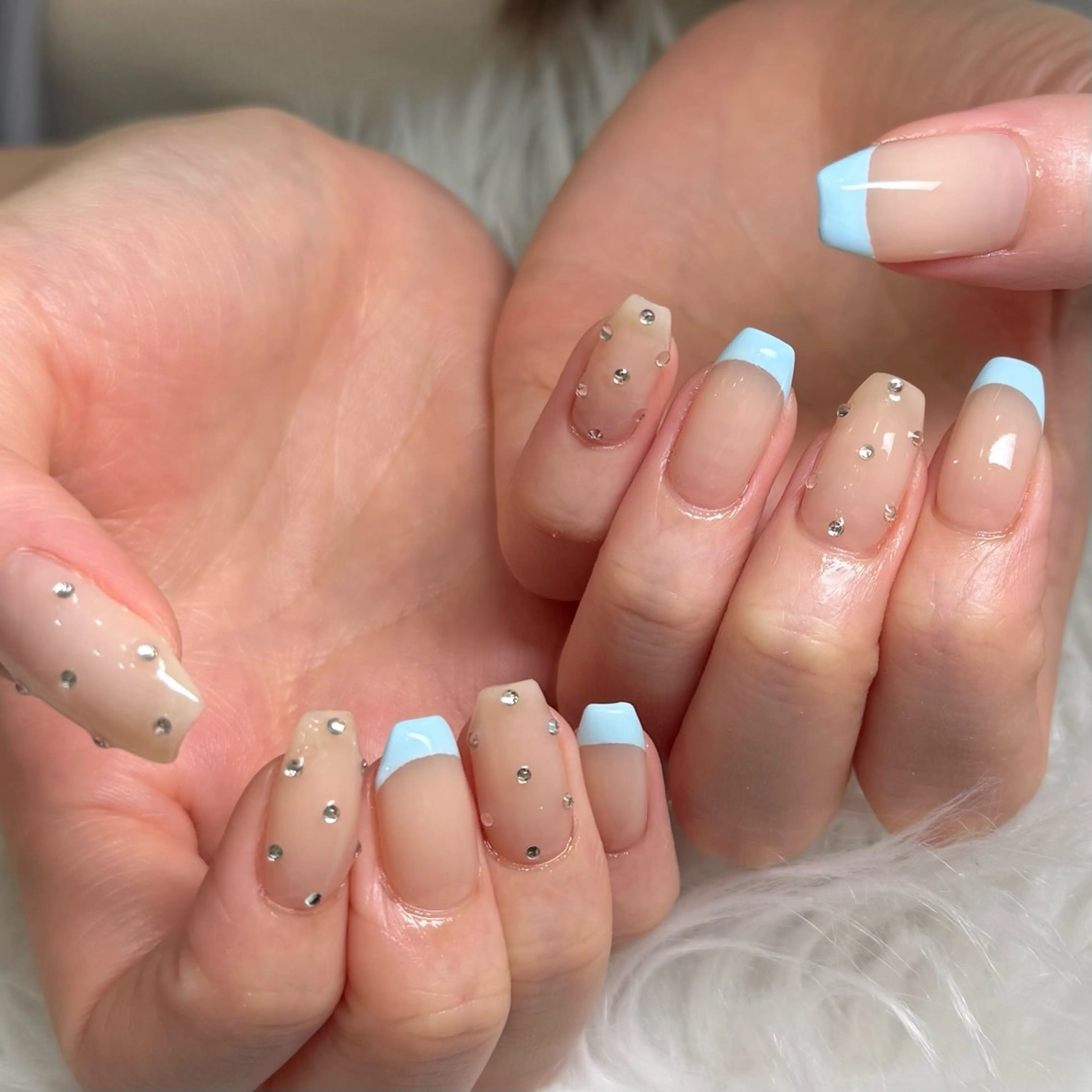 ネイル ドット フレンチネイル シンプルネイル 藤本 楓のネイルデザイン