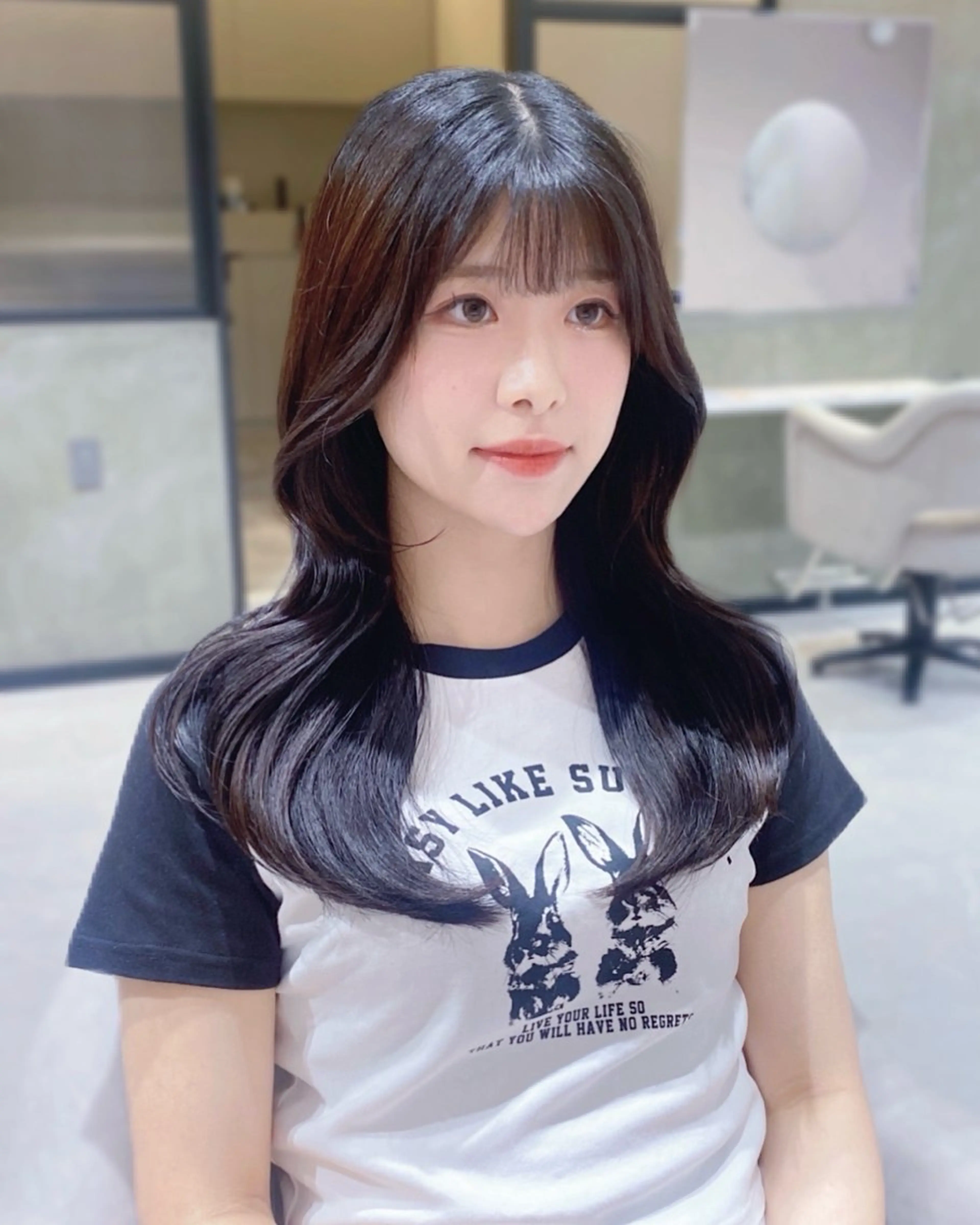 セミロング ヘアカラー トリートメント Qin原宿店所属・葵 韓国オタク美容師 レイヤーカットのヘアスタイル