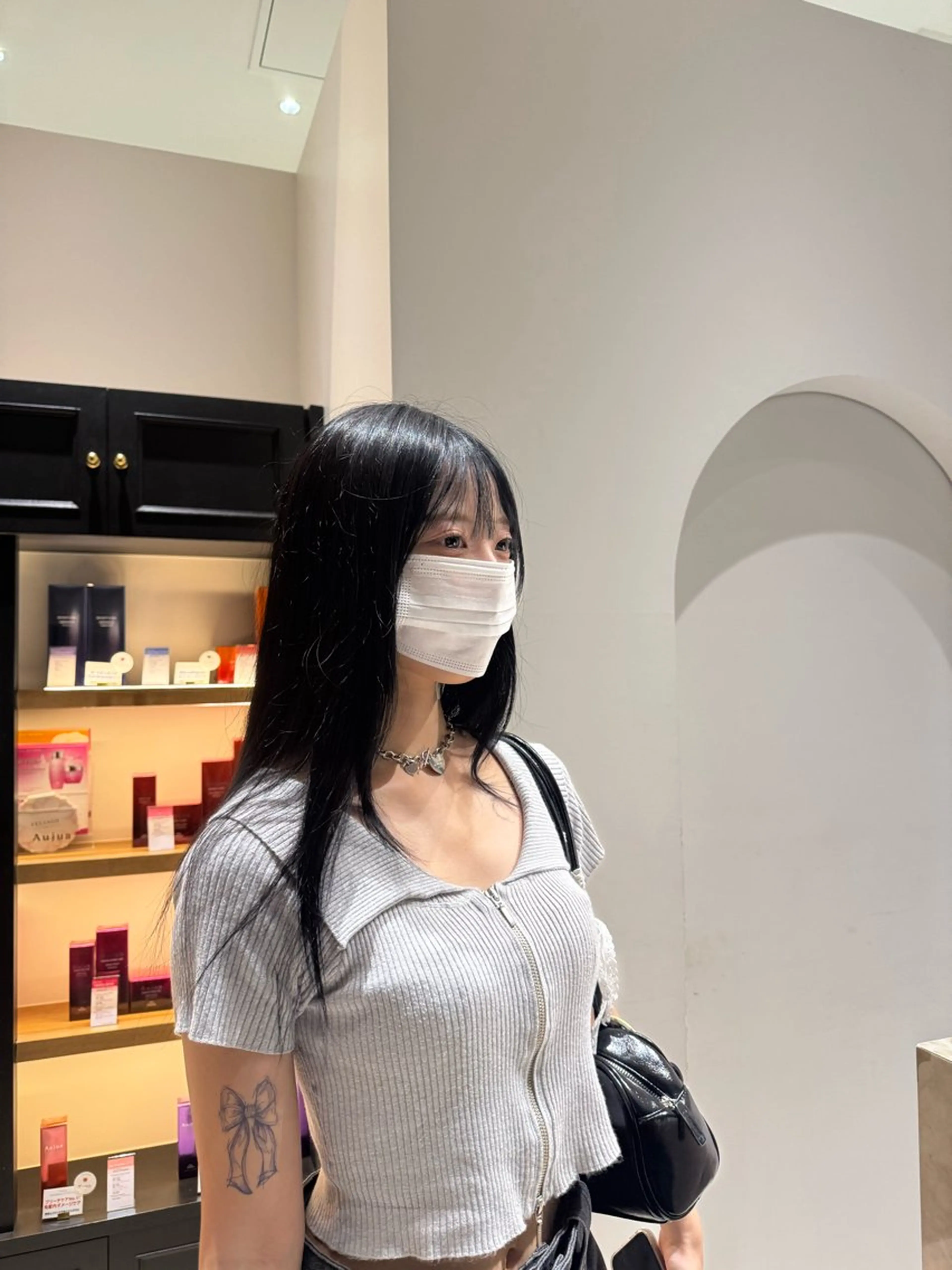 ロング カラー 黒髪 ブルーカラー ブルーブラック レッドカラー 伊志嶺 竜季のヘアスタイル