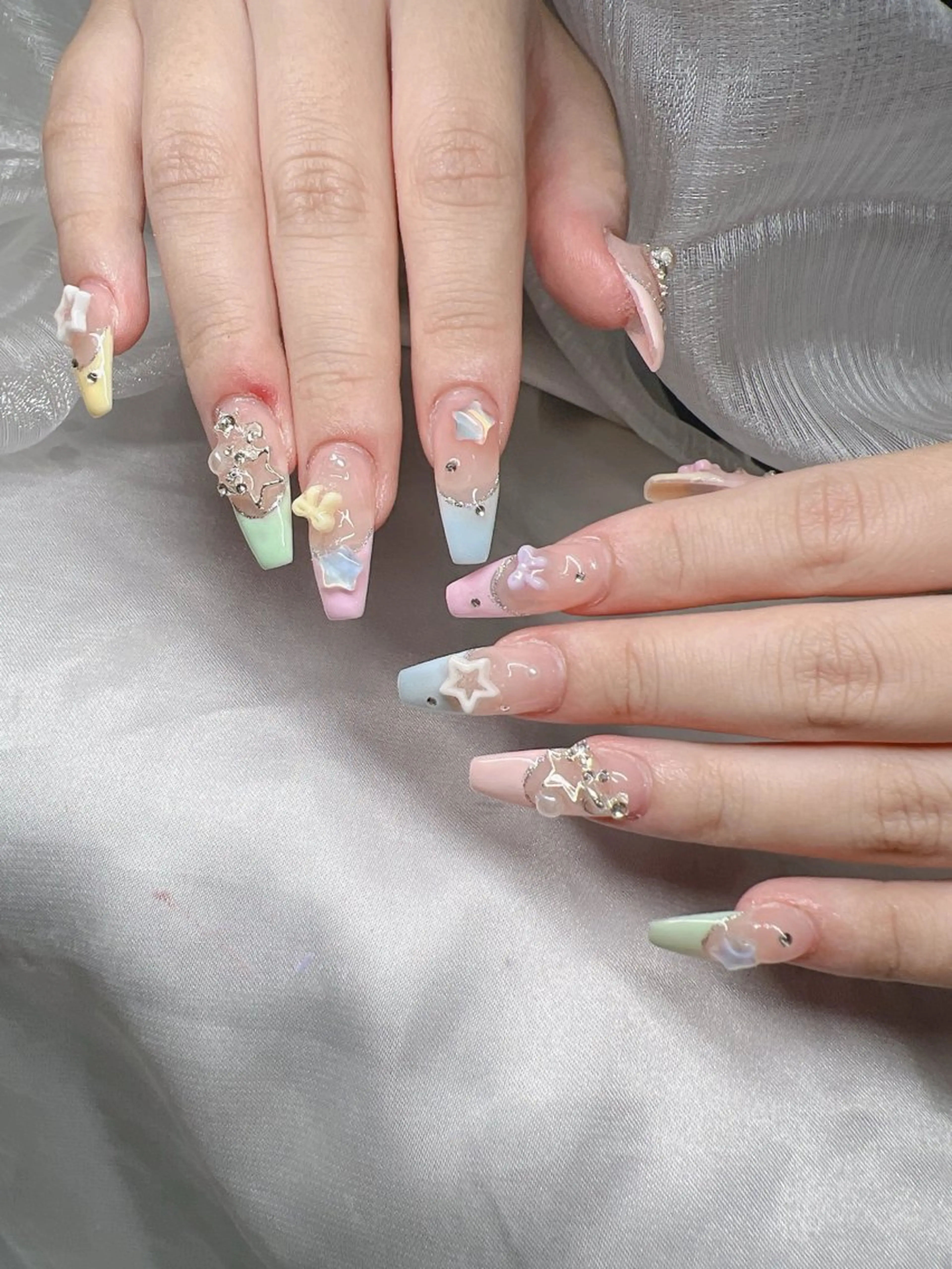 ネイル 長さ出し グラデーション 卒業式 キラキラネイル マグネットネイル ハンドネイル Lee Nailsのネイルデザイン