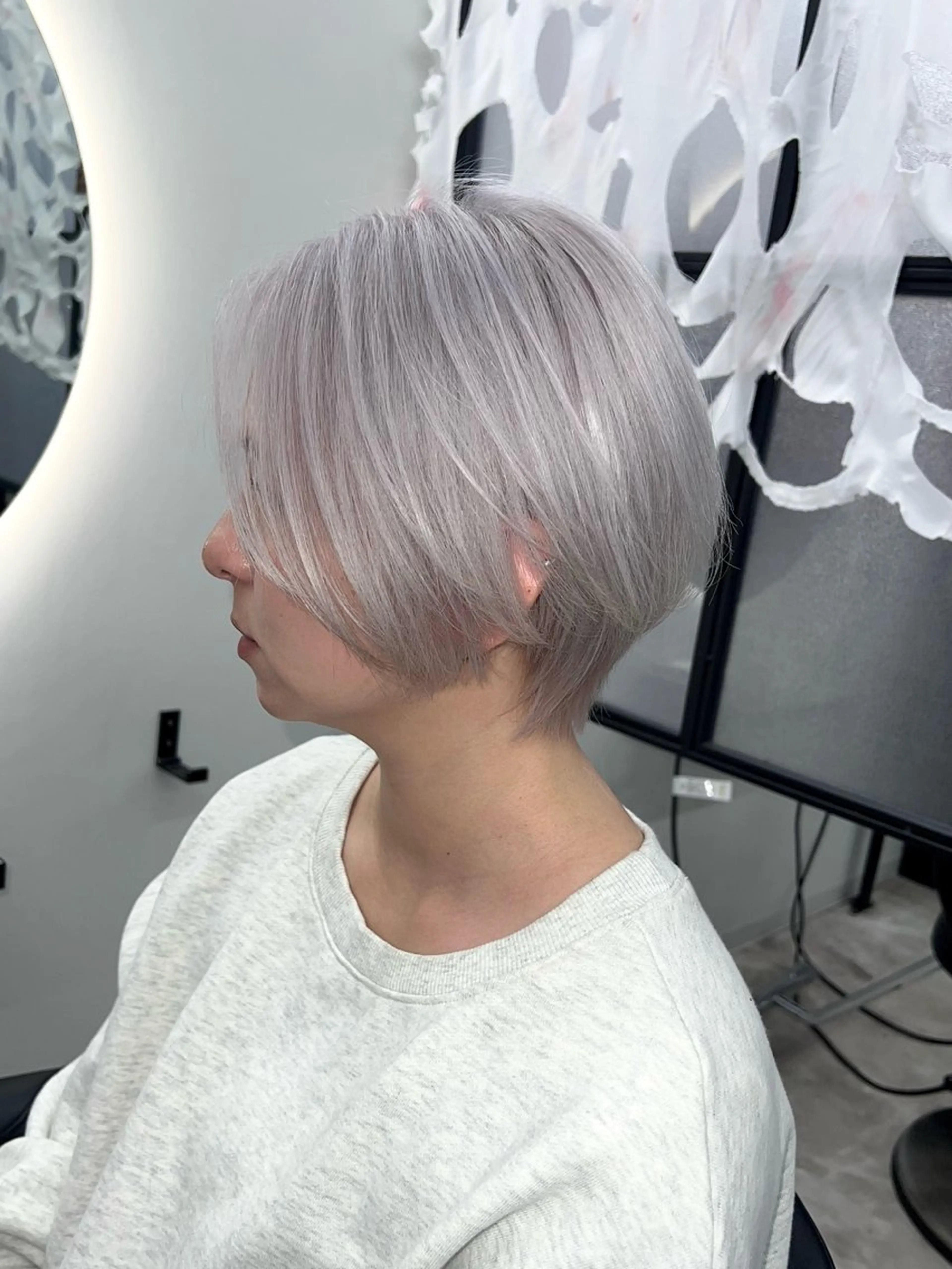 ショート カラー ブリーチ シルバー ホワイトシルバー ヘアカラー トリートメント 宇野 堅太 本気で 悩む方へ✨のヘアスタイル