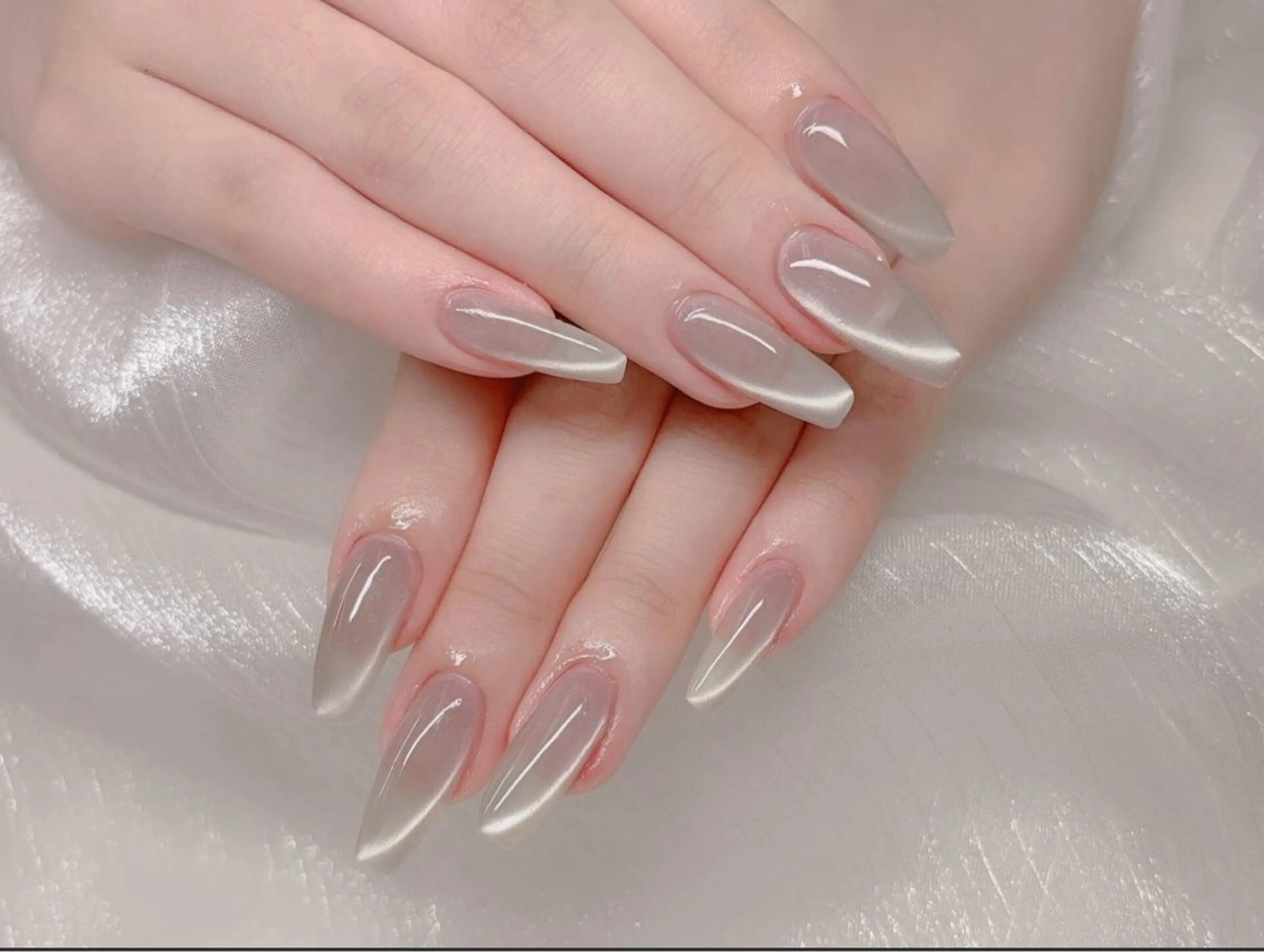 【新規ソフトジェルオフ無料】長さだしマグネットネイルワンカラーの写真