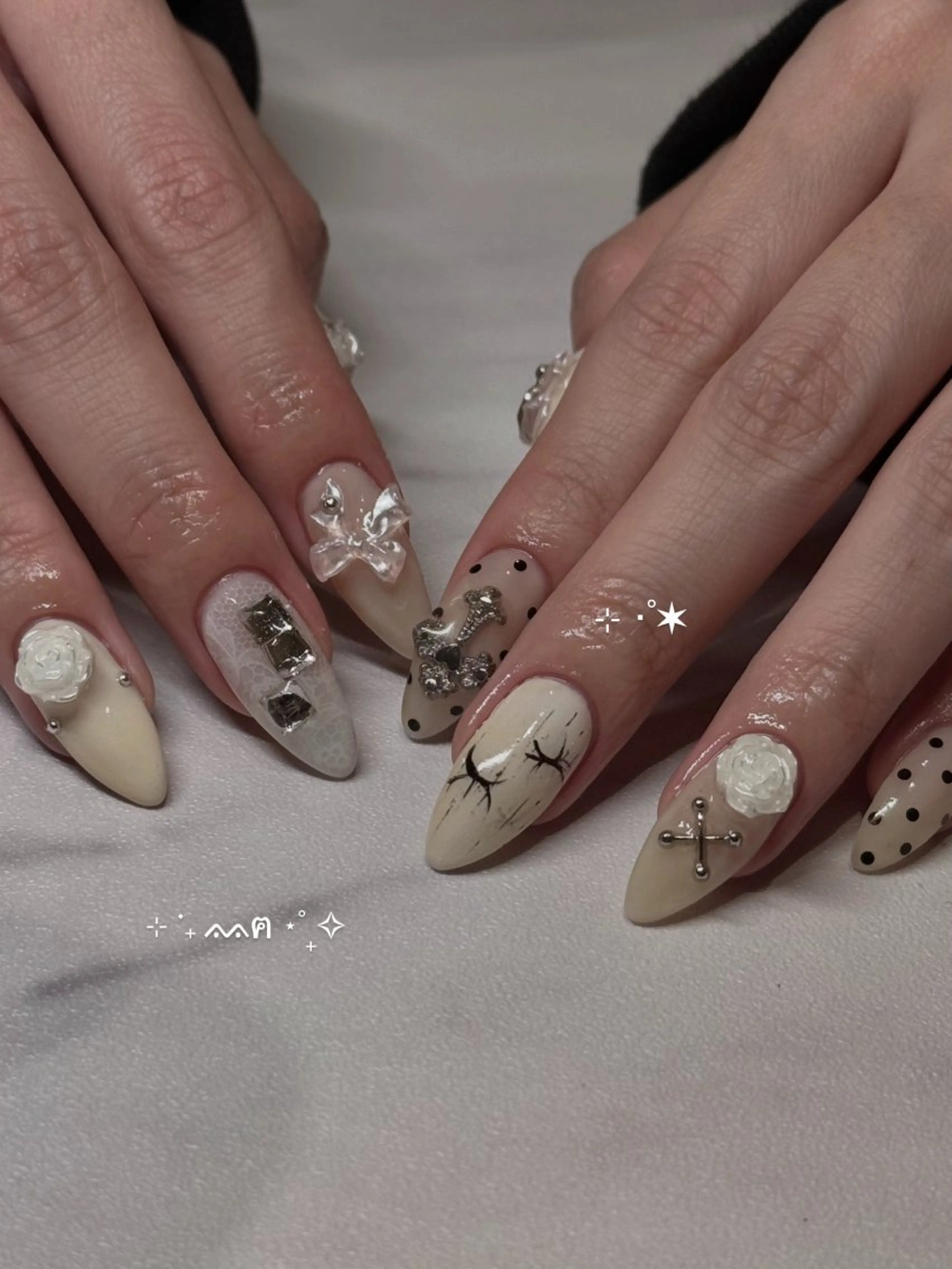 ネイル mikoto 🎀 韓国ネイルのネイルデザイン