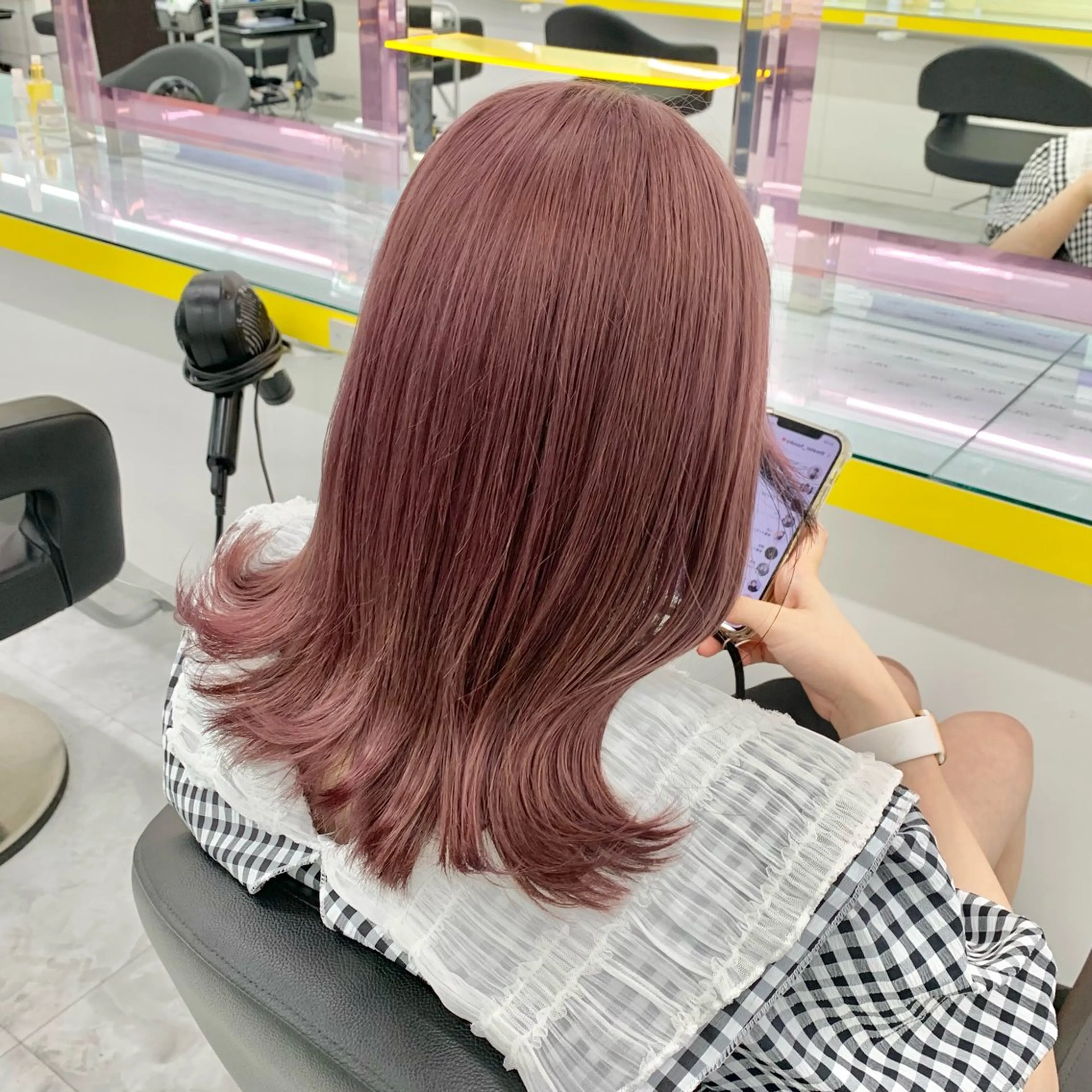 ロング カラー ハイトーンカラー 🦄レイヤーカットのヘアスタイル