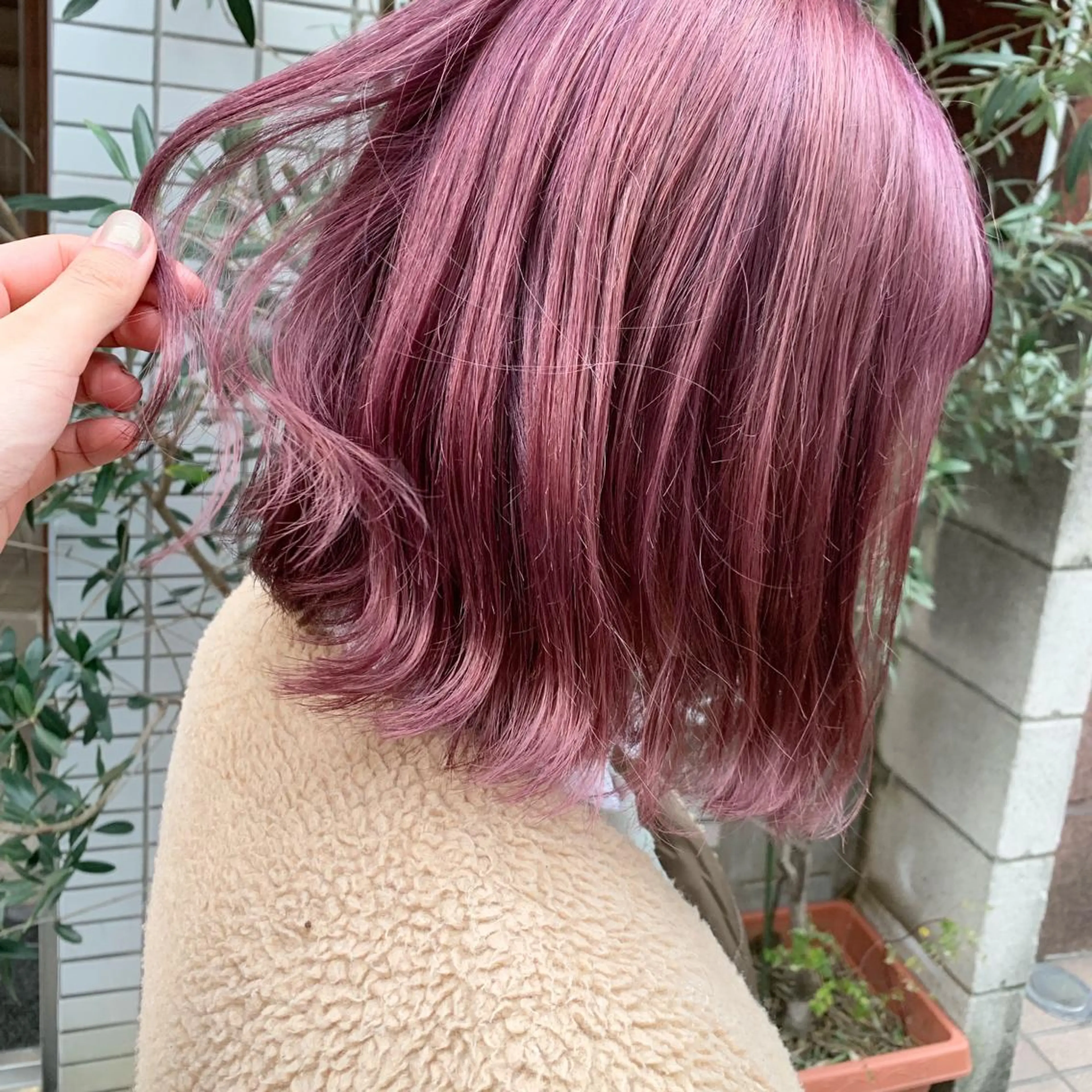 ミディアム カラー ブリーチ ケアカラー ハイトーンカラー ピンクカラー パープルカラー 🫧透明感カラー/ ボブ/小笠原汐海🪽のヘアスタイル