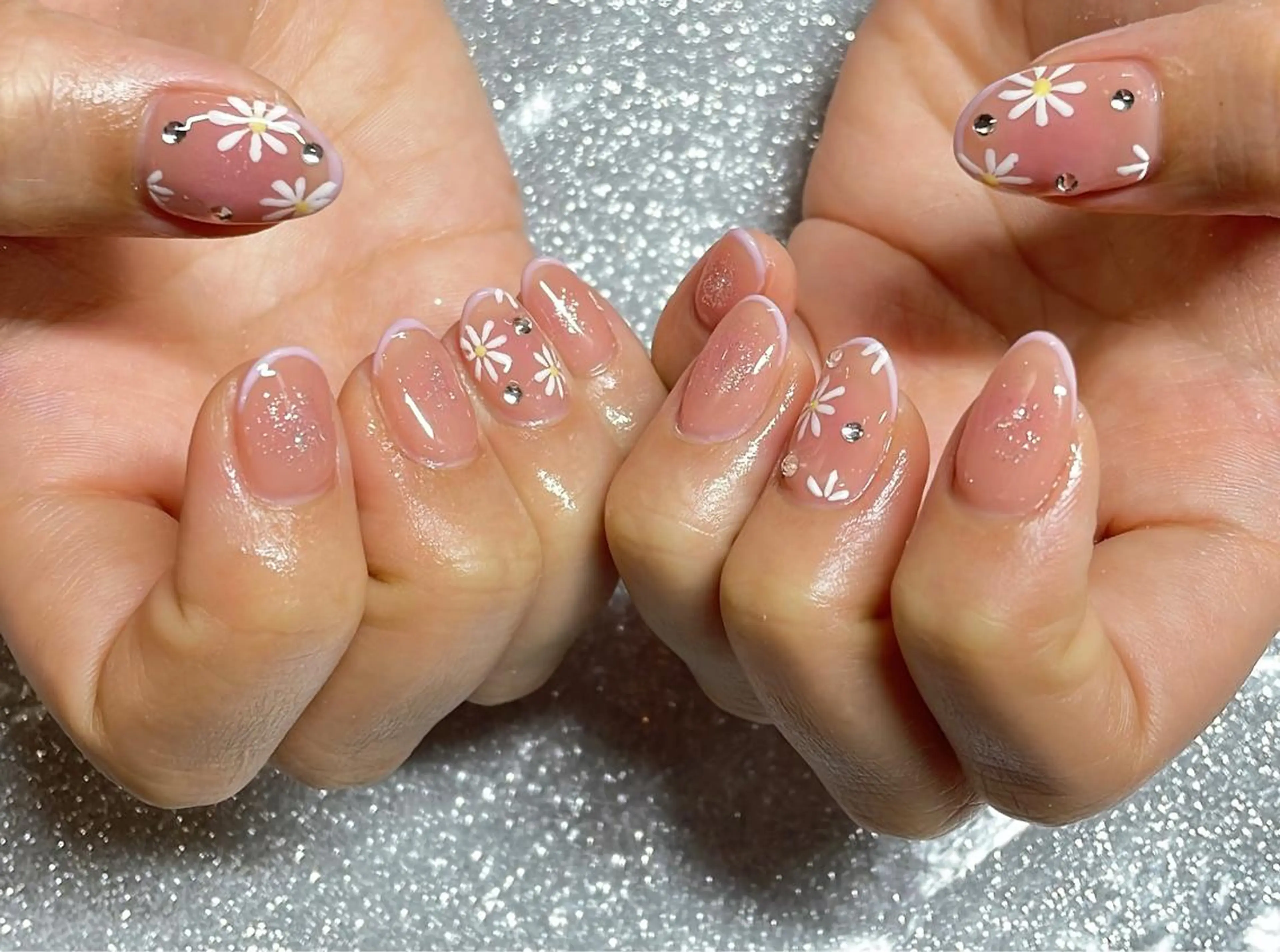 ネイル ハンドネイル VIERU 🌈🎀💖のネイルデザイン