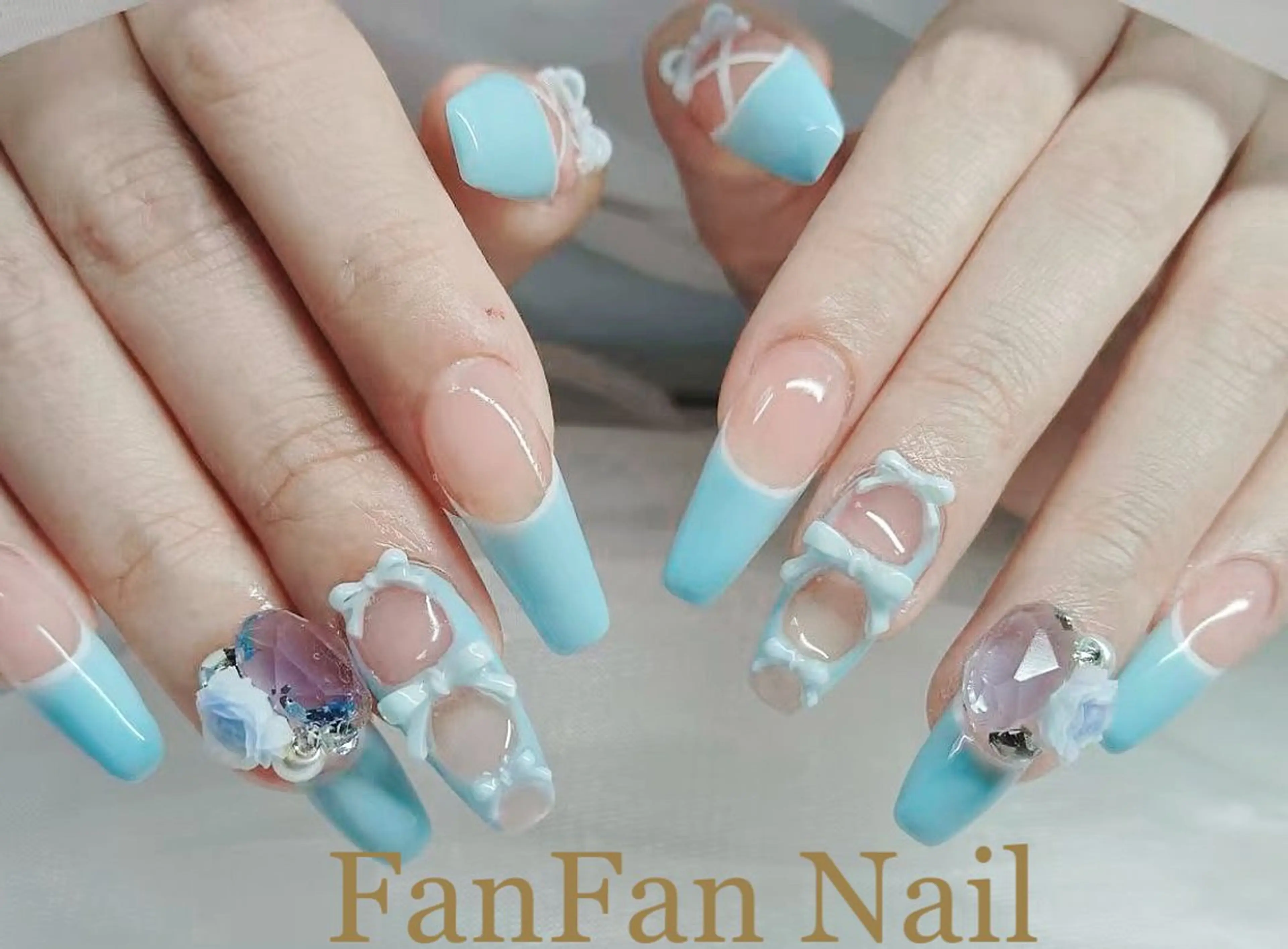 ネイル アートネイル オーロラネイル ガーリー キラキラネイル 韓国ネイル ハンドネイル Fanfan  長さ出し専門のネイルデザイン