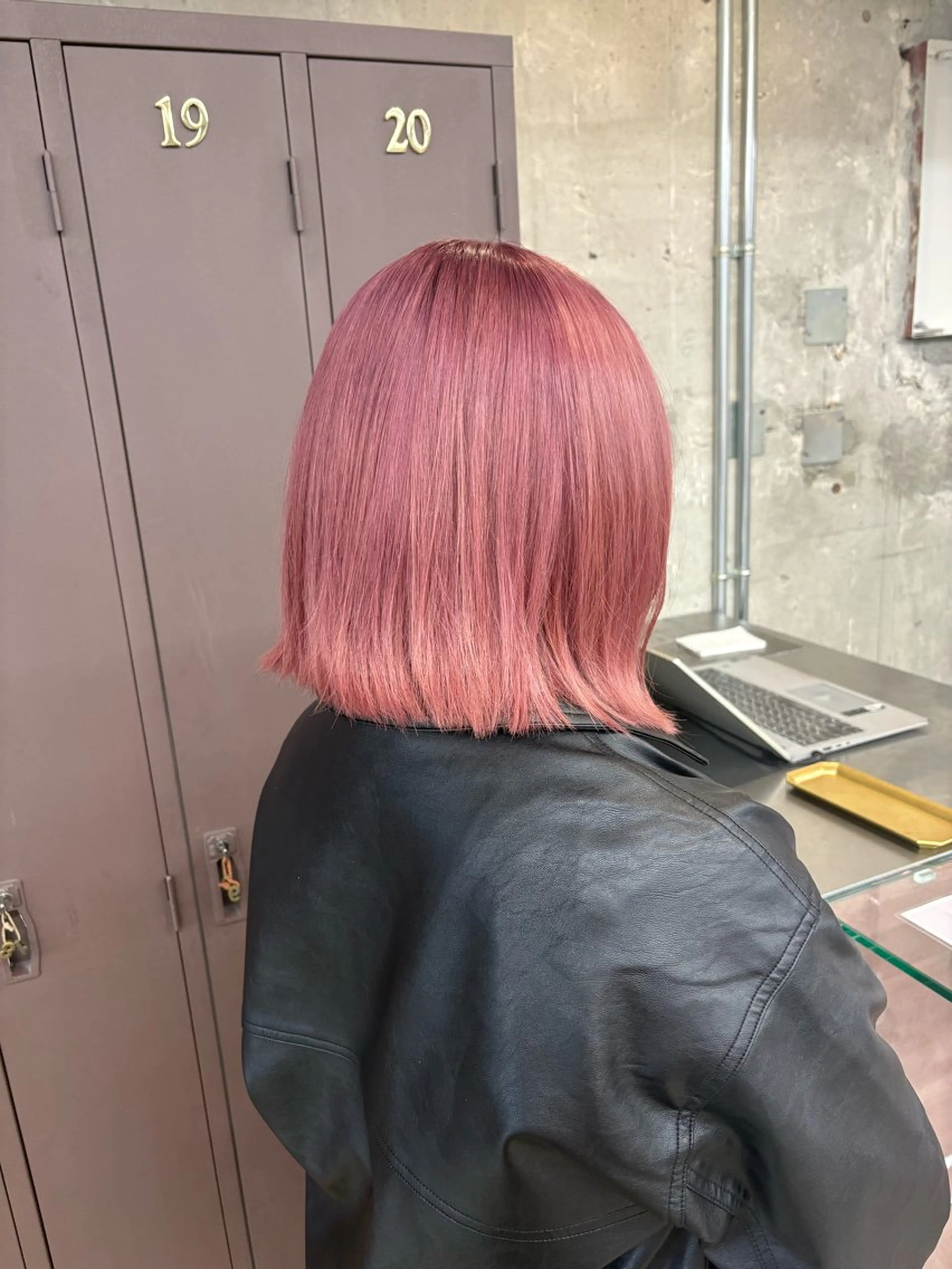 ミディアム カット ヘアカラー トリートメント 鈴木瑛里／ブロンド ベージュ／男女のヘアスタイル