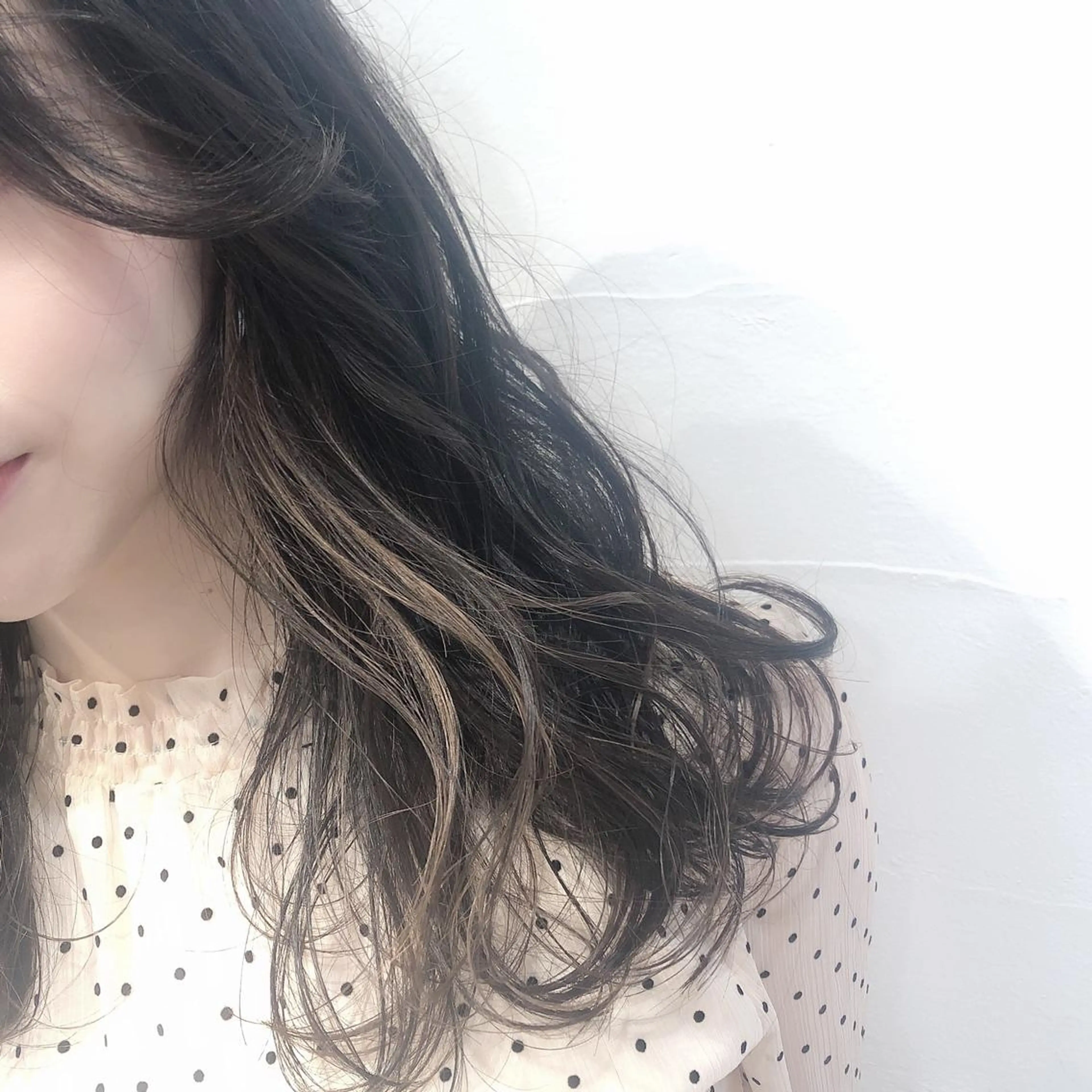 ロング カラー 黒髪 デザインカラー イヤリングカラー グレージュ SHEARA BY CARE所属・. AYUKAのヘアスタイル