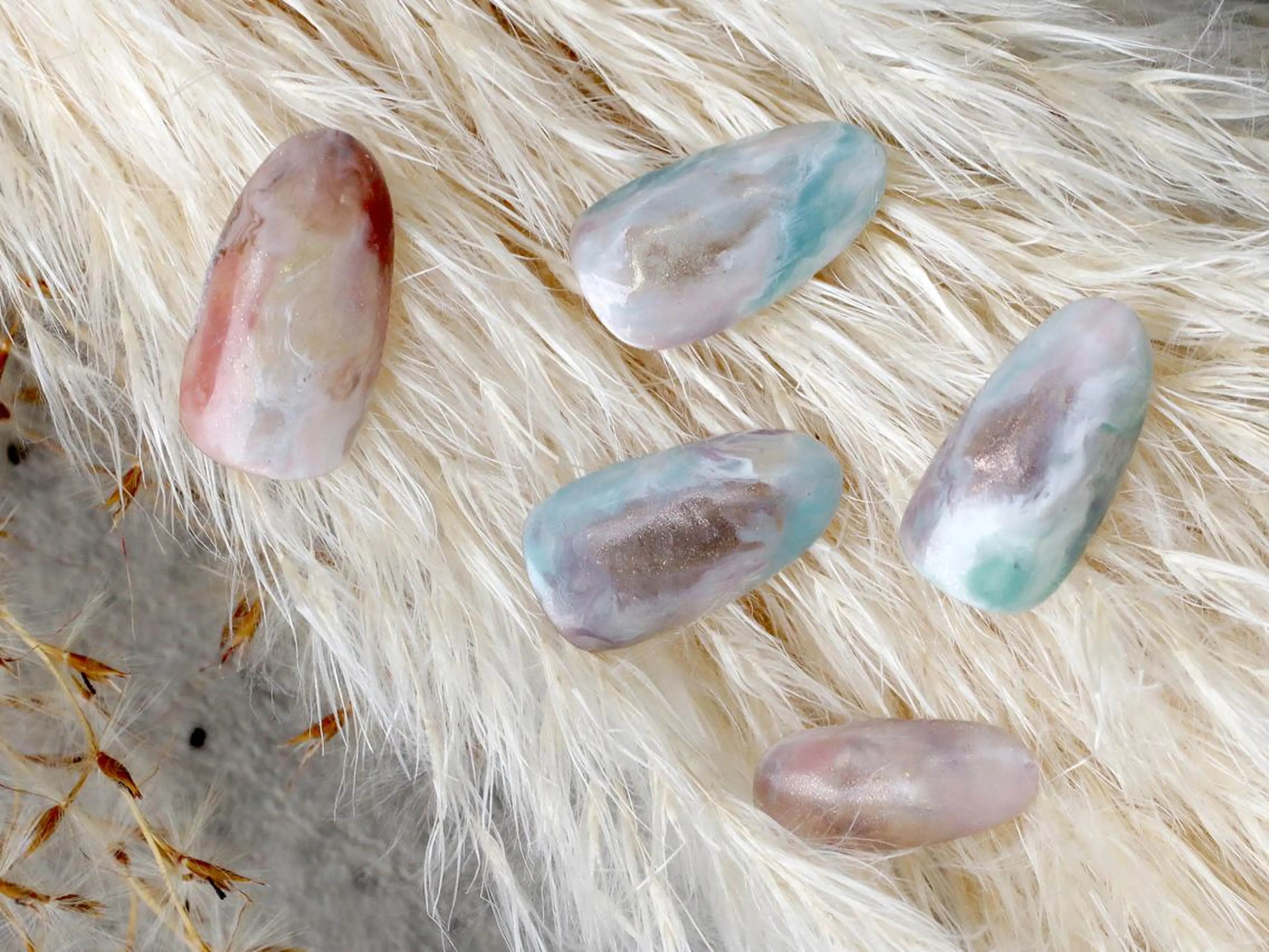 ミディアム ネイル アートネイル ハンドネイル ツメトマツゲ .のネイルデザイン