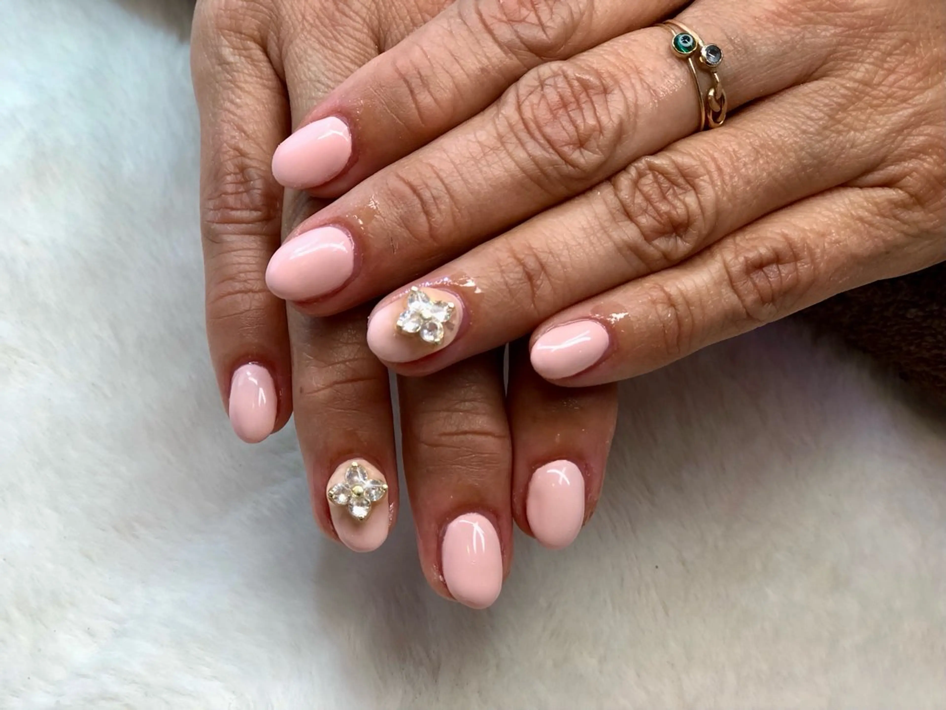 ネイル ワンカラーネイル ピンク ストーンネイル ハンドネイル ハンドケア 心斎橋Salon Epokkuのネイルデザイン