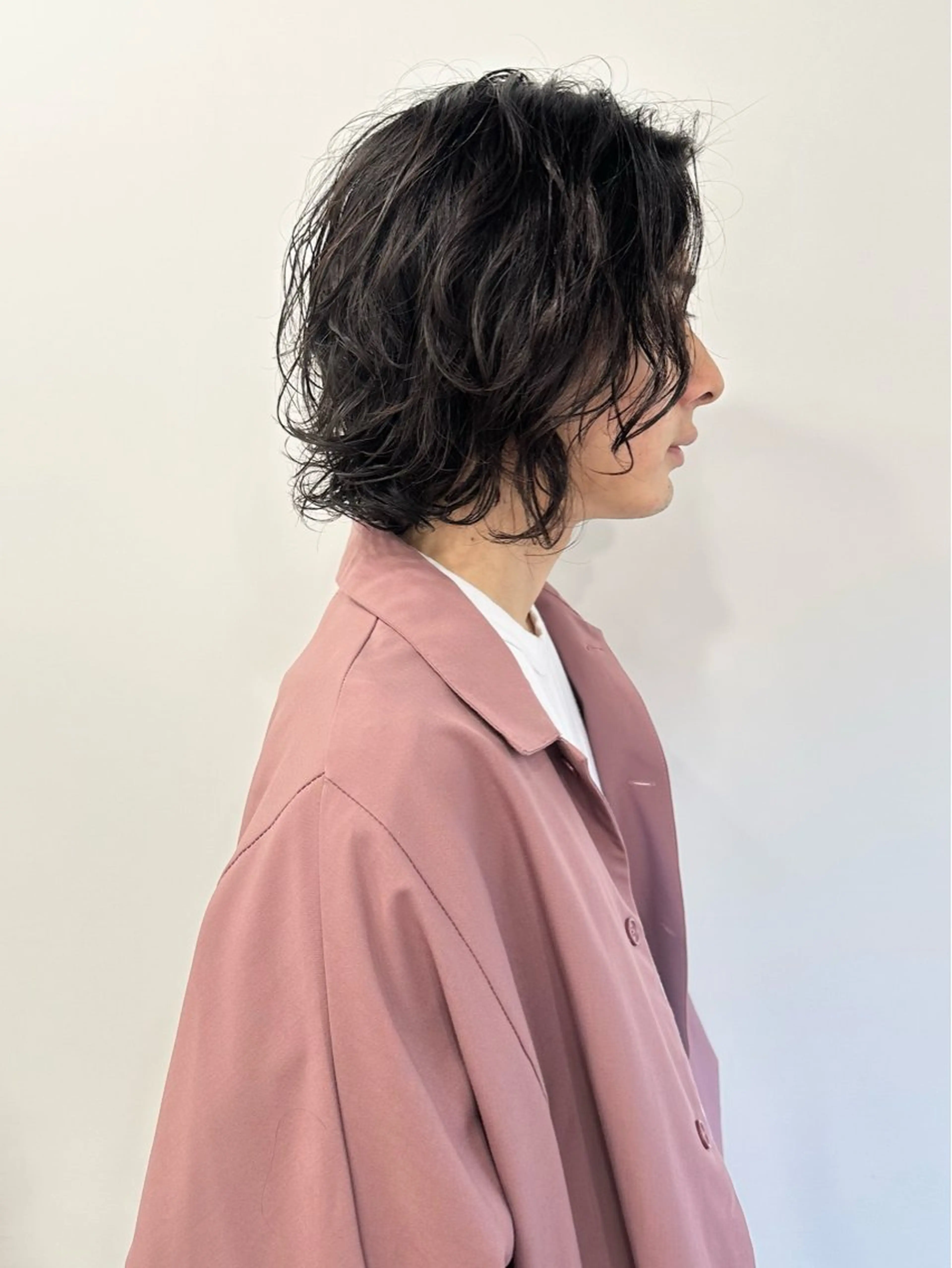 ミディアム メンズ ミディアムパーマ メンズブリーチ メンズ韓国風 メンズパーマ スペインカール カット パーマ 朝がラクになるパーマ トウバルタイキのヘアスタイル