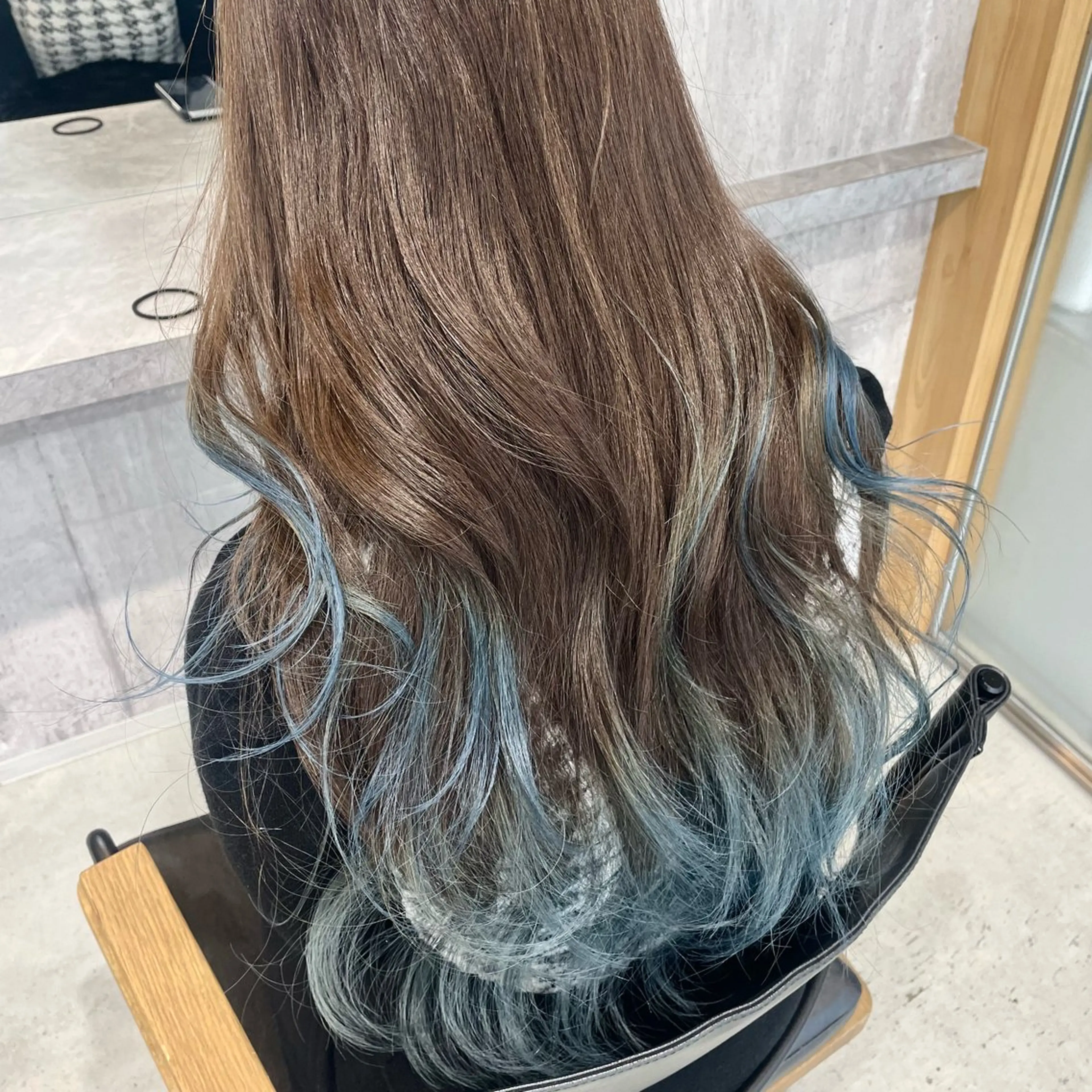 ロング カラー ブリーチ ヘアカラー 錦 茉李 @lm.mari03のヘアスタイル