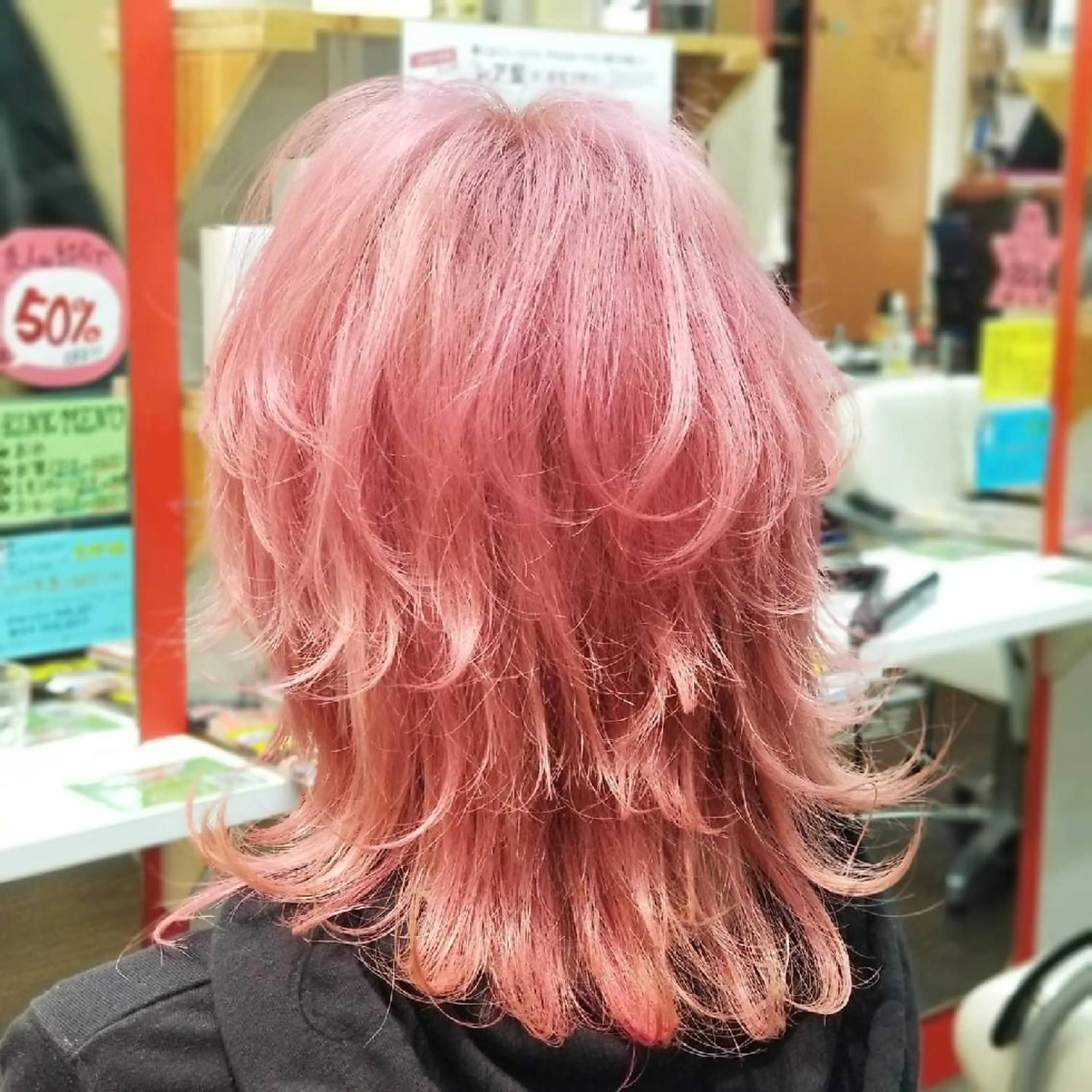 ミディアム カラー ブリーチ ピンクカラー ウルフカット ヘアカラー 植田 /エクステ /ブリーチ/髪質改善のヘアスタイル