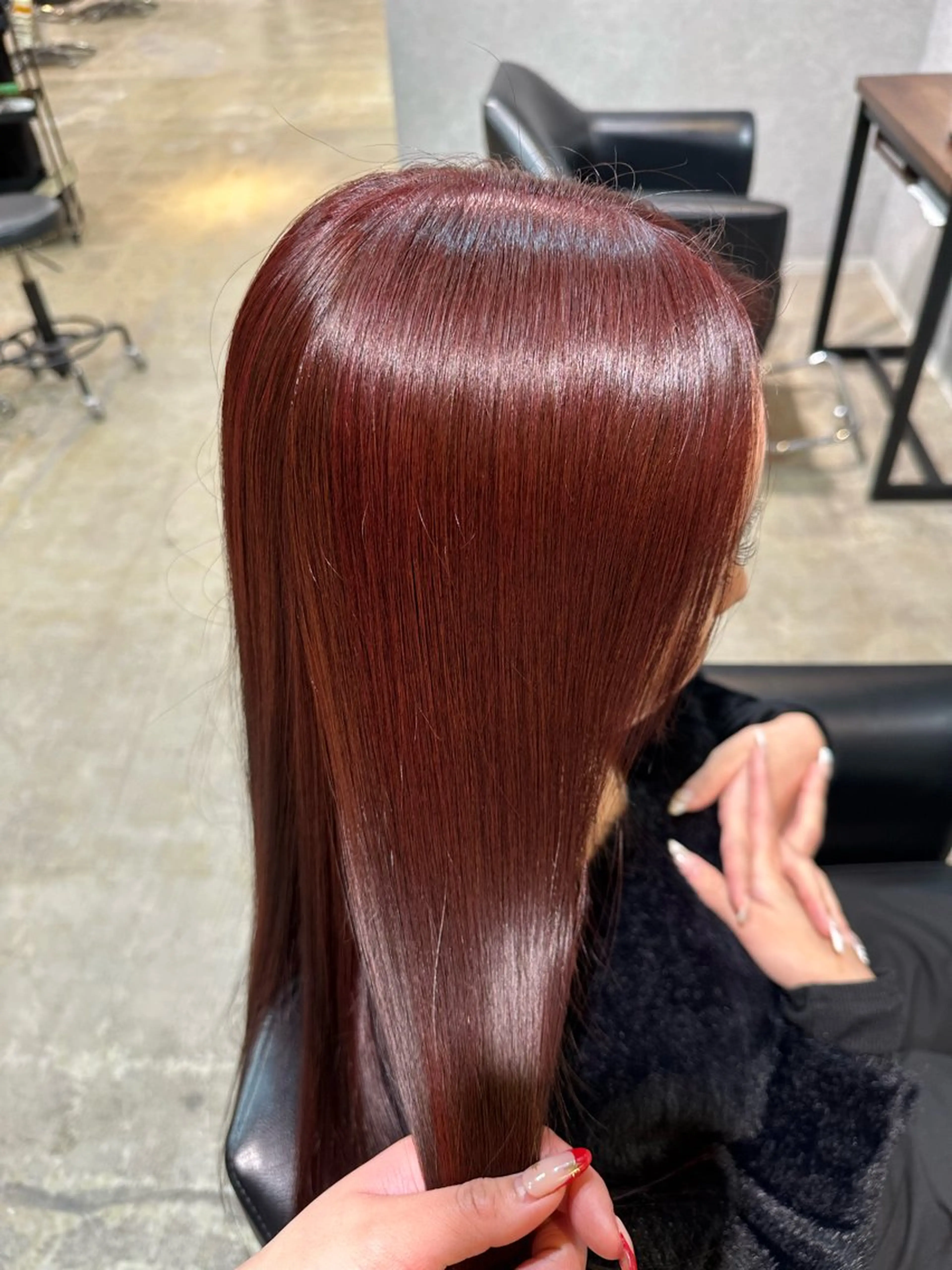 ロング 足立 采弥のヘアスタイル