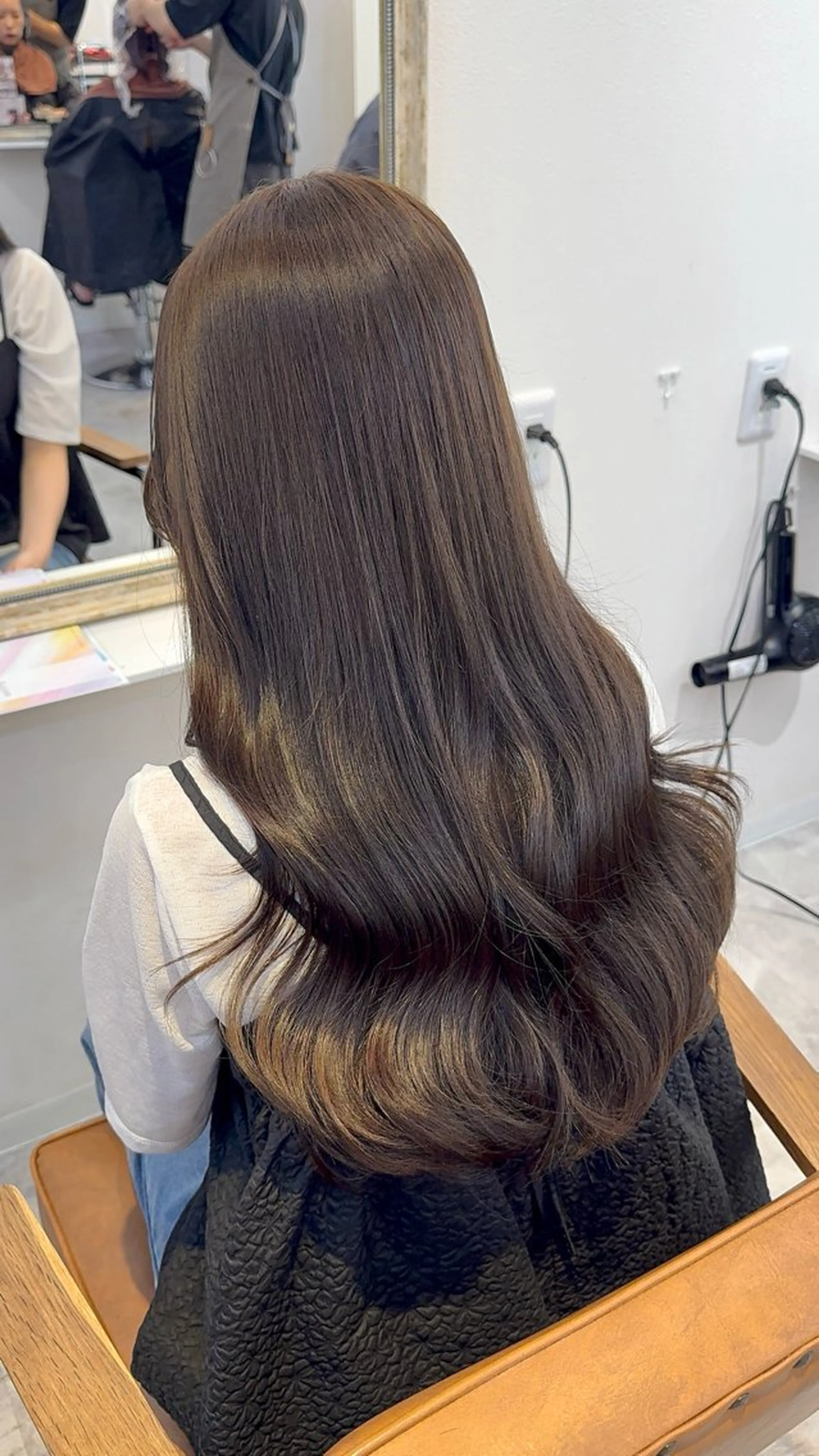 ロング カラー アッシュ アッシュブラウン ベージュカラー 黒髪 ブリーチ ヘアカラー トリートメント 赤み無し柔らかカラー 【梅田】madokaのヘアスタイル