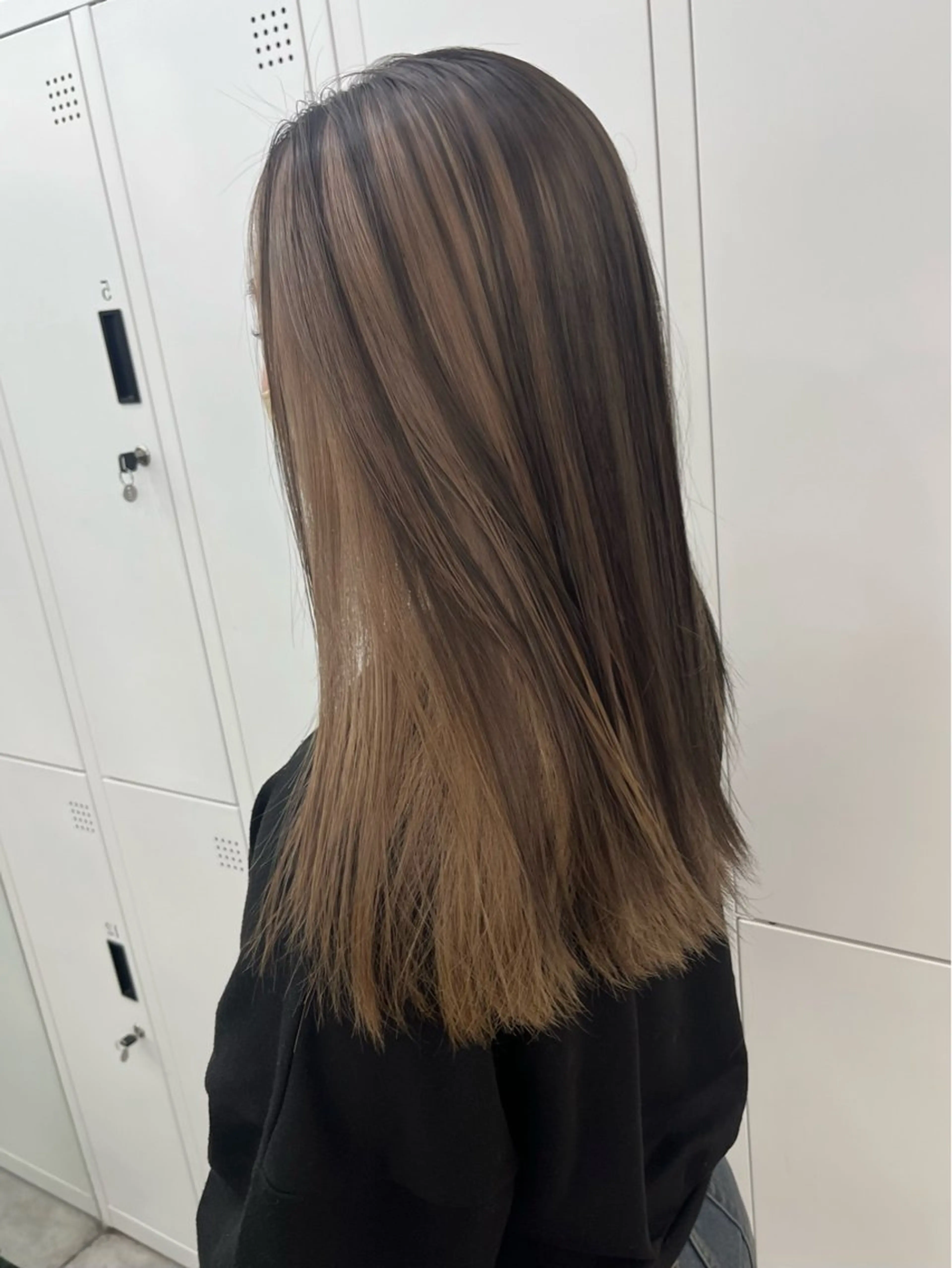 セミロング Ⓜ︎iyu🌊/海外 風ハイライト特化のヘアスタイル