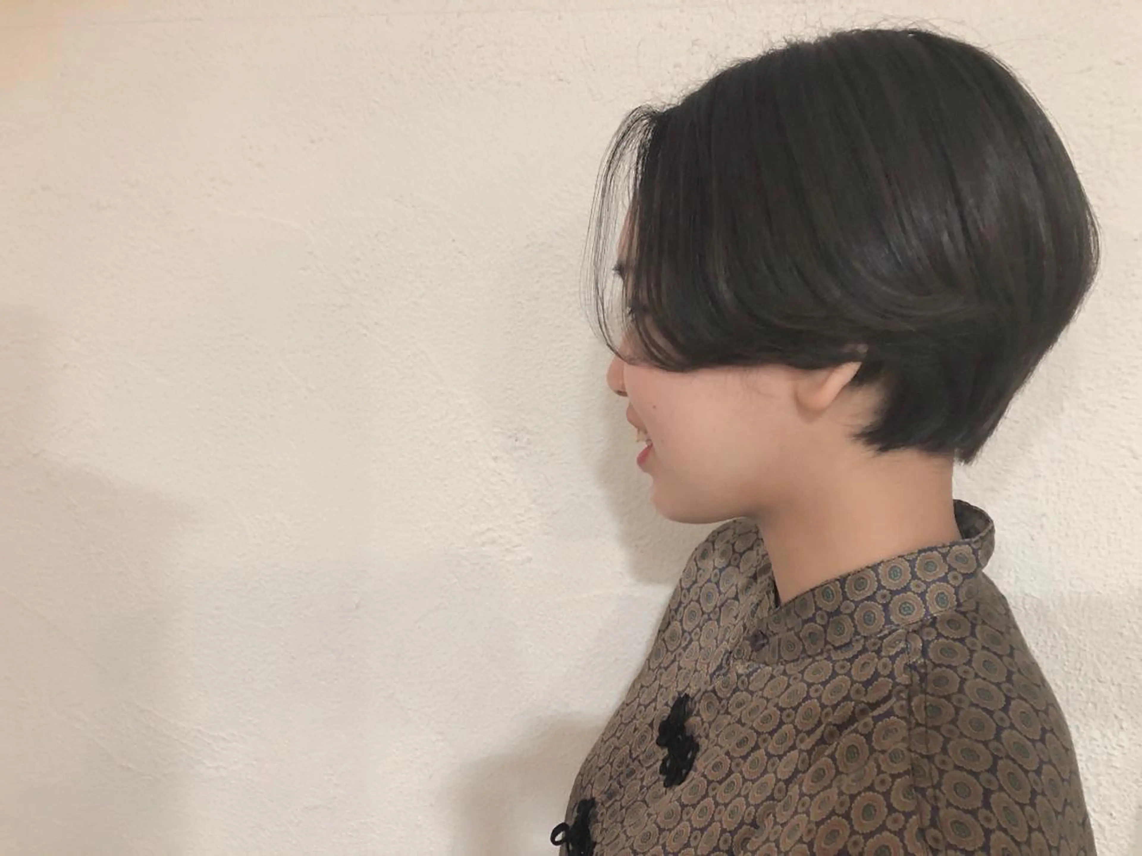 ショート カラー ハンサムショート アッシュ アッシュグレー ブリーチ ケアブリーチ カット ヘッドスパ パ ルのヘアスタイル