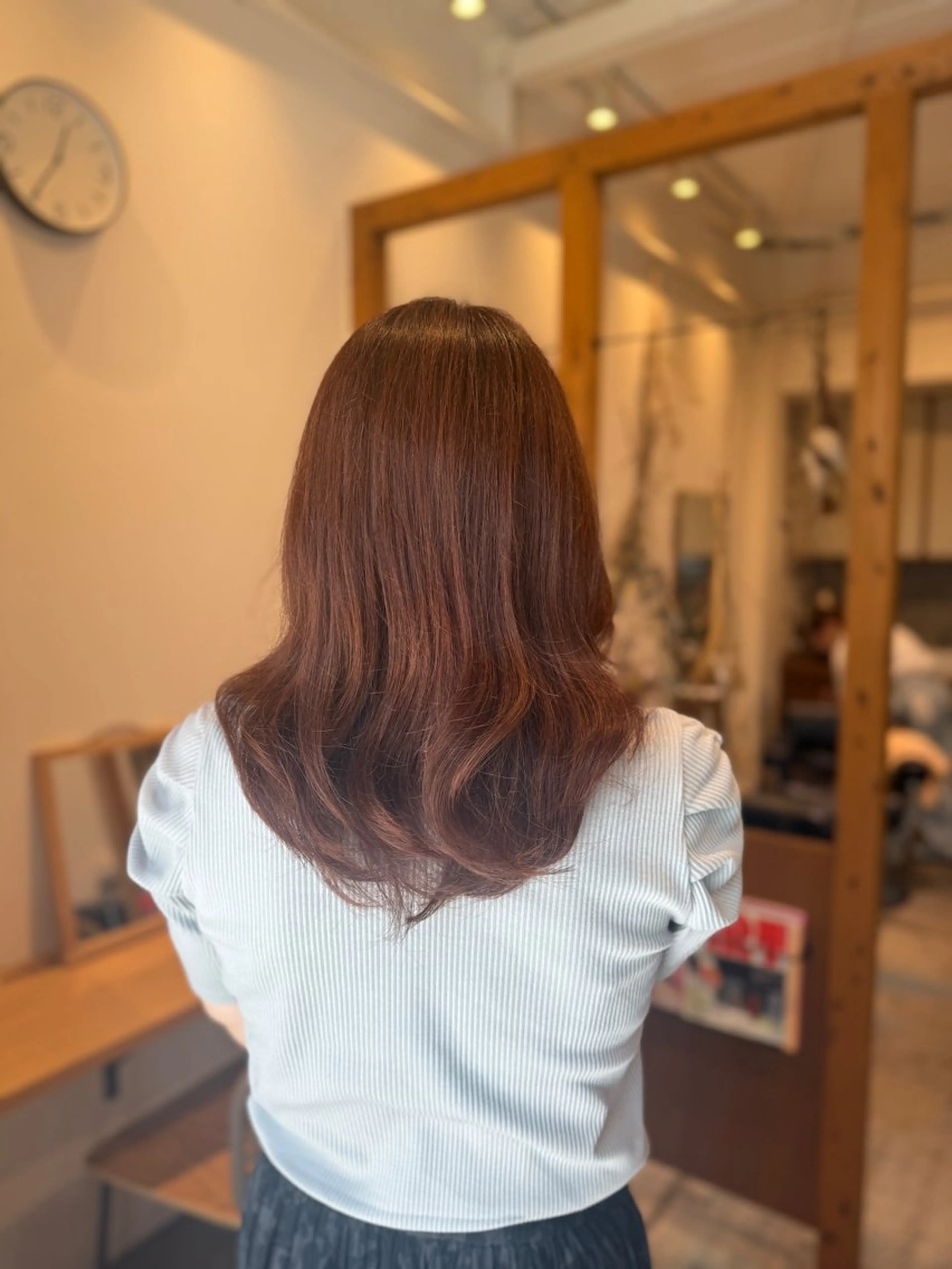 セミロング カラー カット ヘアカラー ‎🤍江坂 ハヤシアヤナ‎🤍のヘアスタイル