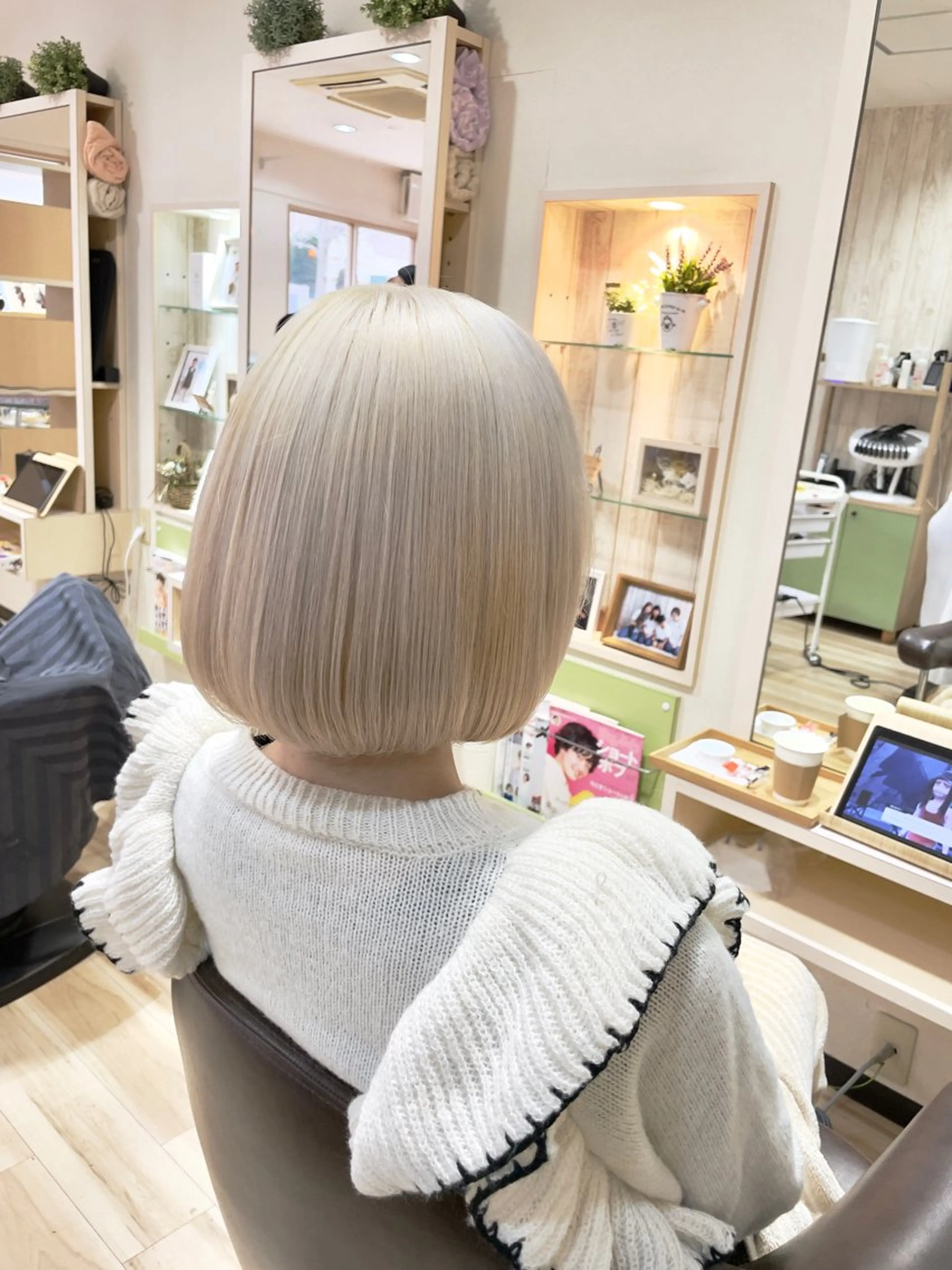 ショート カラー ブリーチ ブロンド ホワイトブロンド 🌈派手髪ハイトーン 🌈鈴木亮太🌈のヘアスタイル