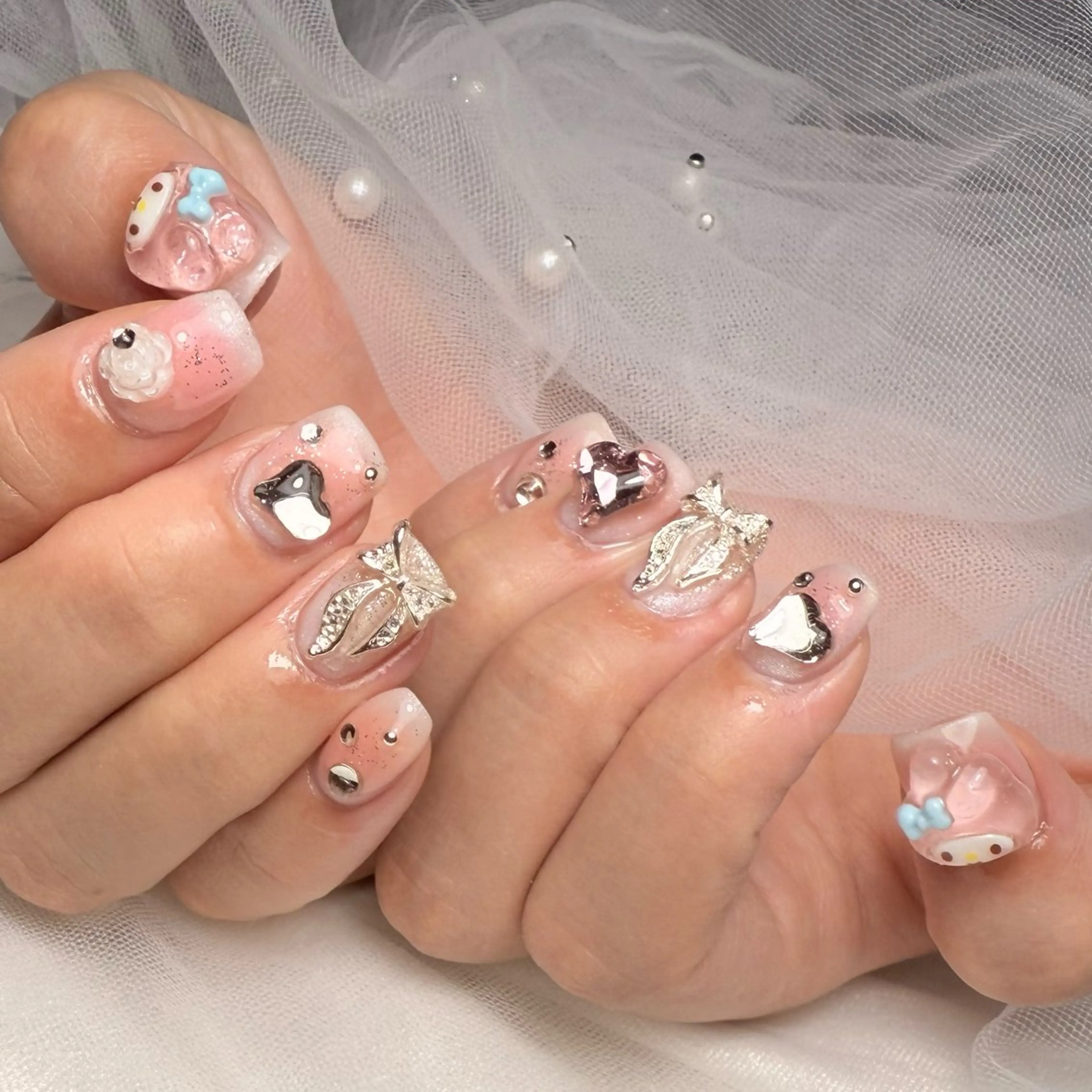 ネイル ガーリー ハート キラキラネイル 韓国ネイル ぷっくりネイル ハンドネイル 🌹Belle Nail🌹のネイルデザイン