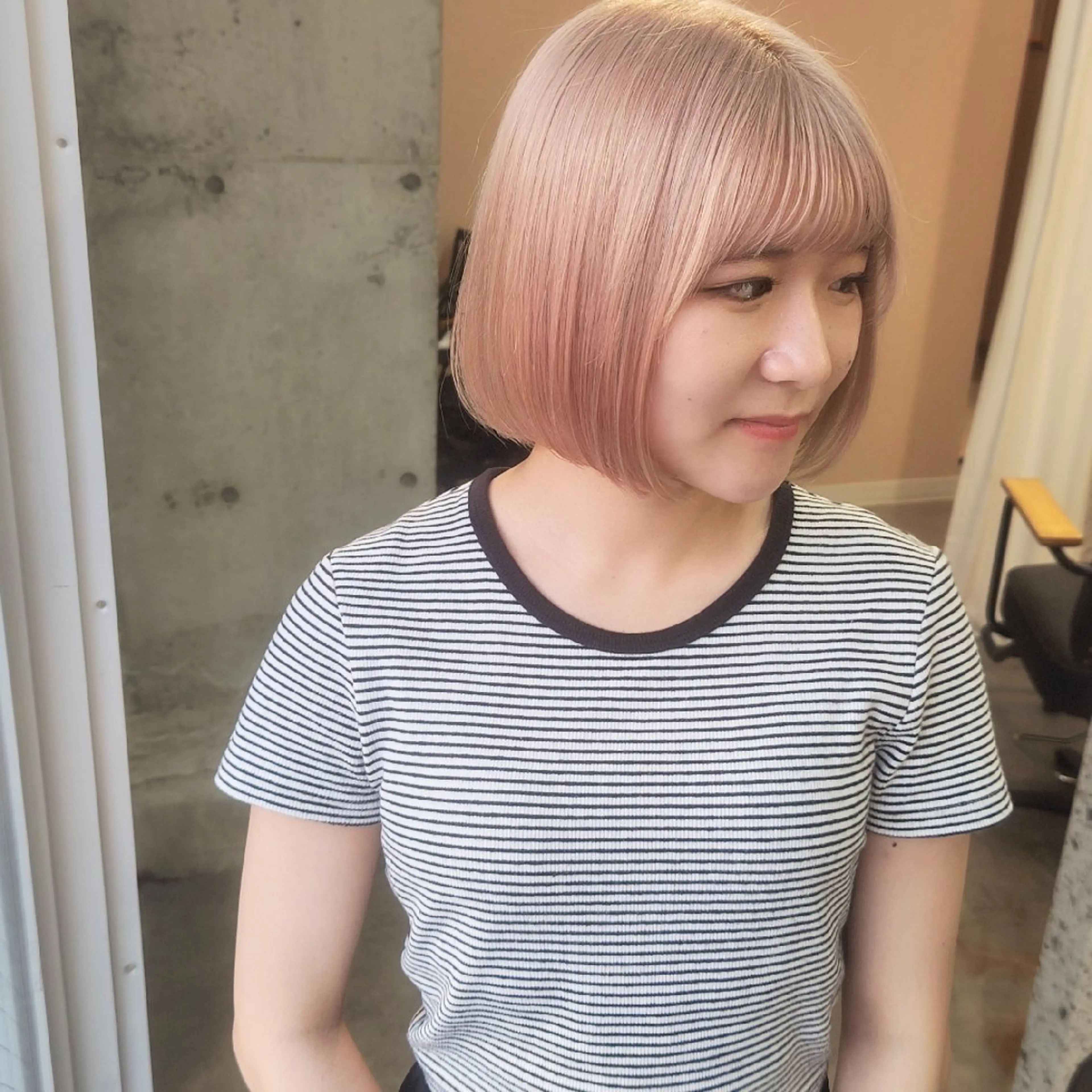 ショート カラー ベージュカラー ミルクティーベージュ ボブ Mood hair salon所属・髪質改善.縮毛矯正 ×韓国ヘアyukiのヘアスタイル