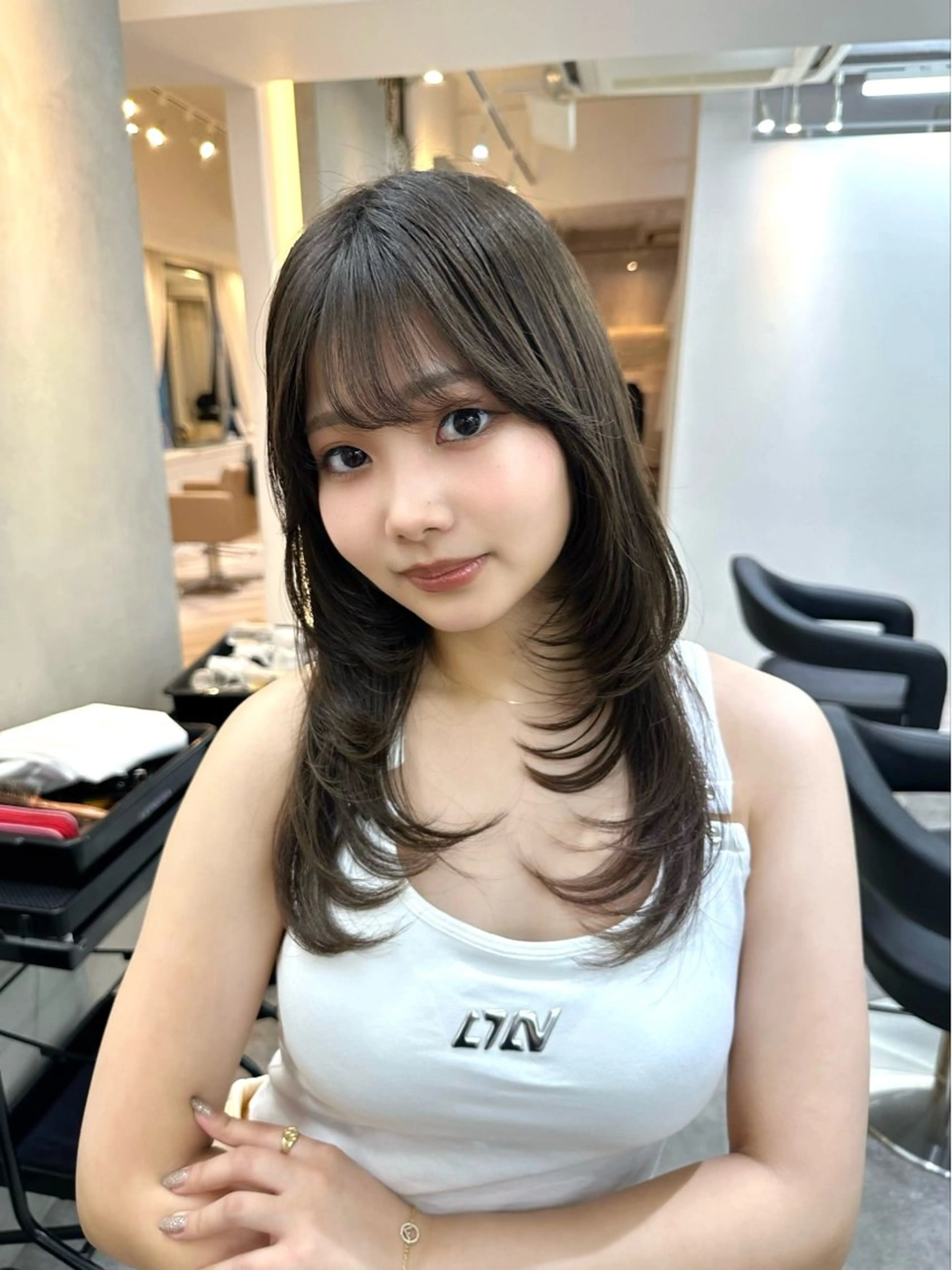 セミロング カラー カット ヘアカラー トリートメント 艶髪レイヤー顔周り グレージュ添田晃基のヘアスタイル