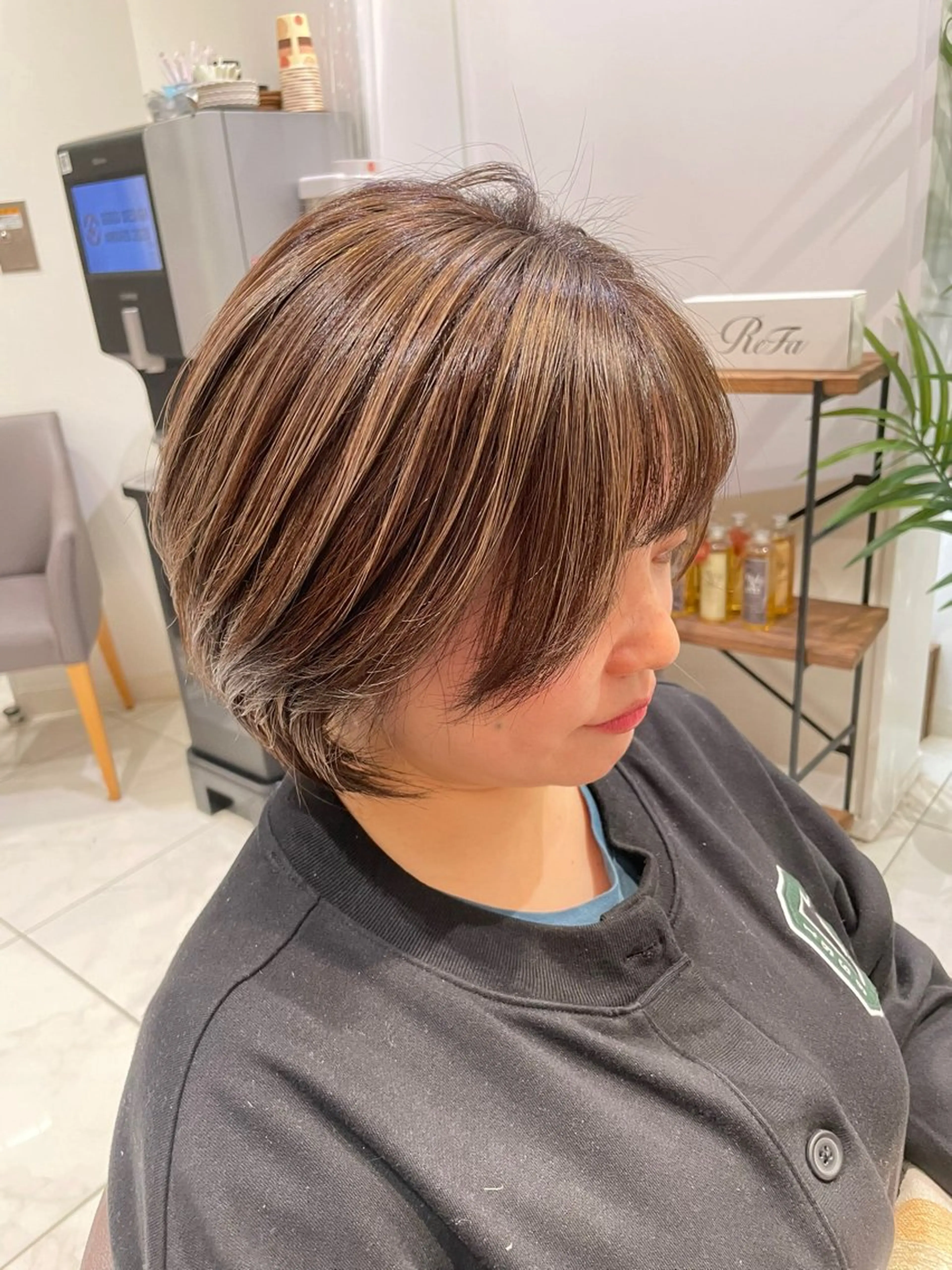 ショート カラー バレイヤージュ ハイライトカラー ハイライト レイヤーカット ヘアカラー 🇰🇷韓国ヘア★ 副店長.쿠리타⭐︎のヘアスタイル