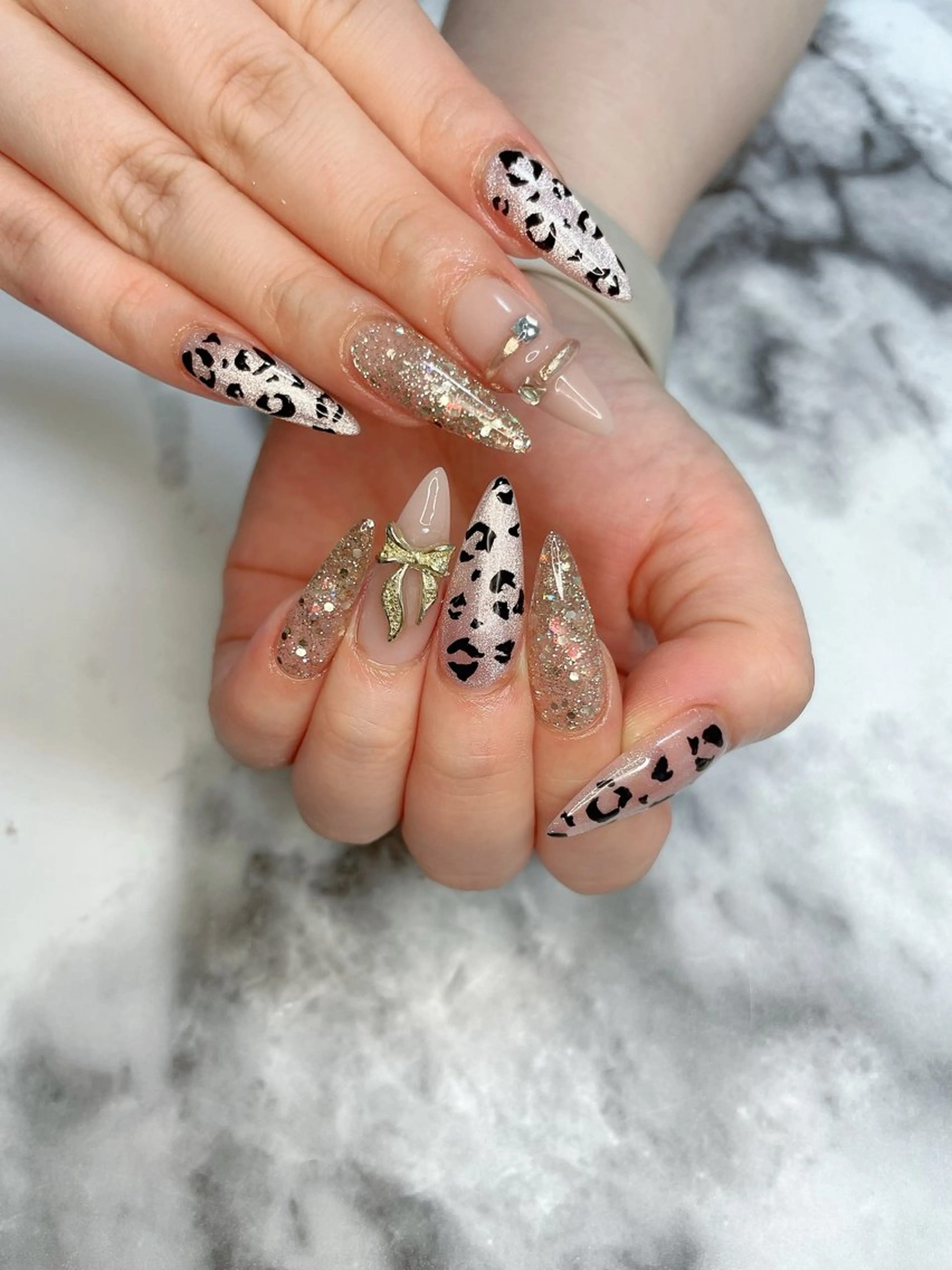 ネイル マグネットネイル リボン ハンドネイル salon de belnetta所属・kayo 💅のネイルデザイン