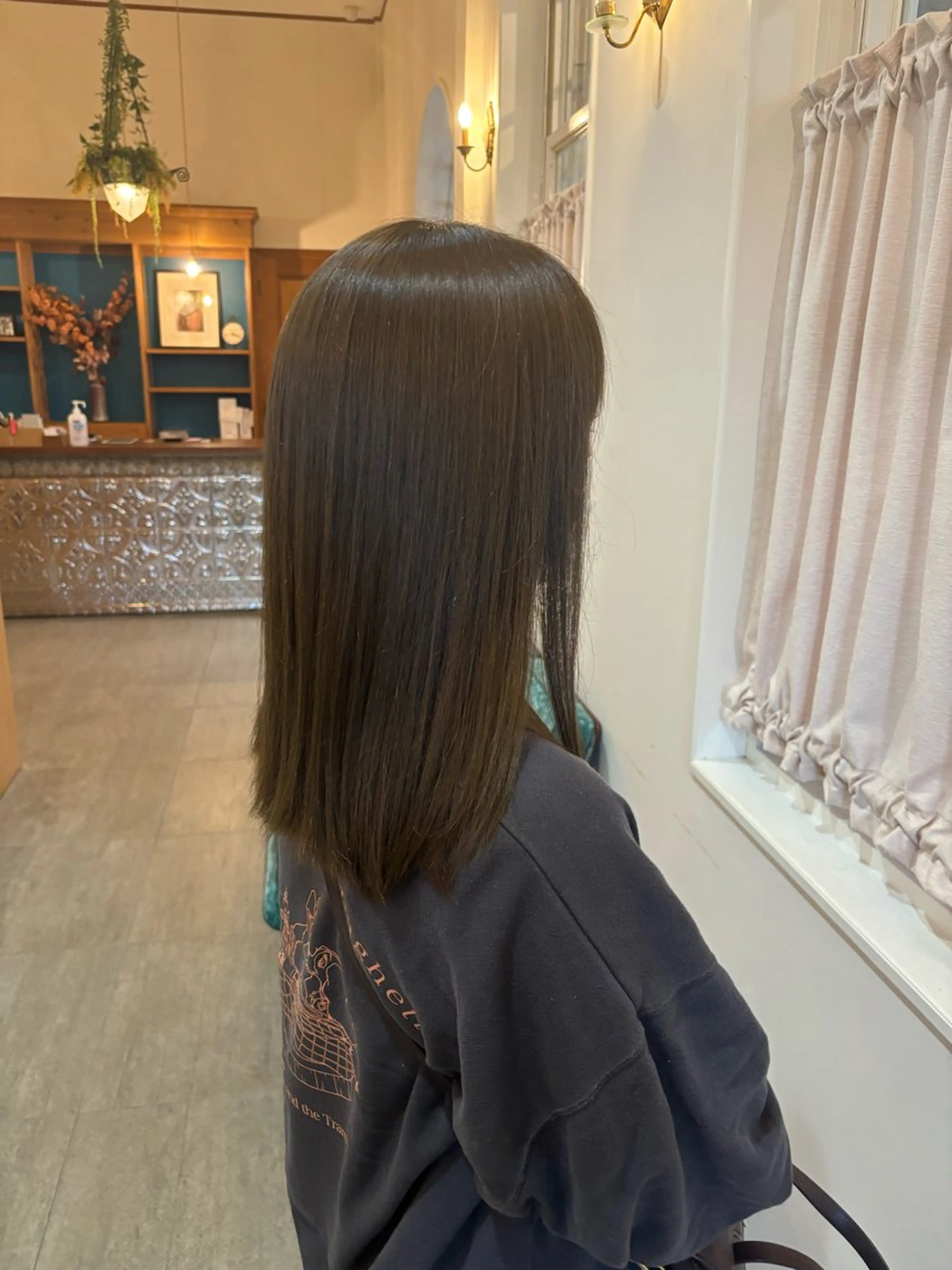 セミロング カラー イルミナカラー ヘアカラー トリートメント Cocolo hair MADO所属・兼子 莉彩のヘアスタイル