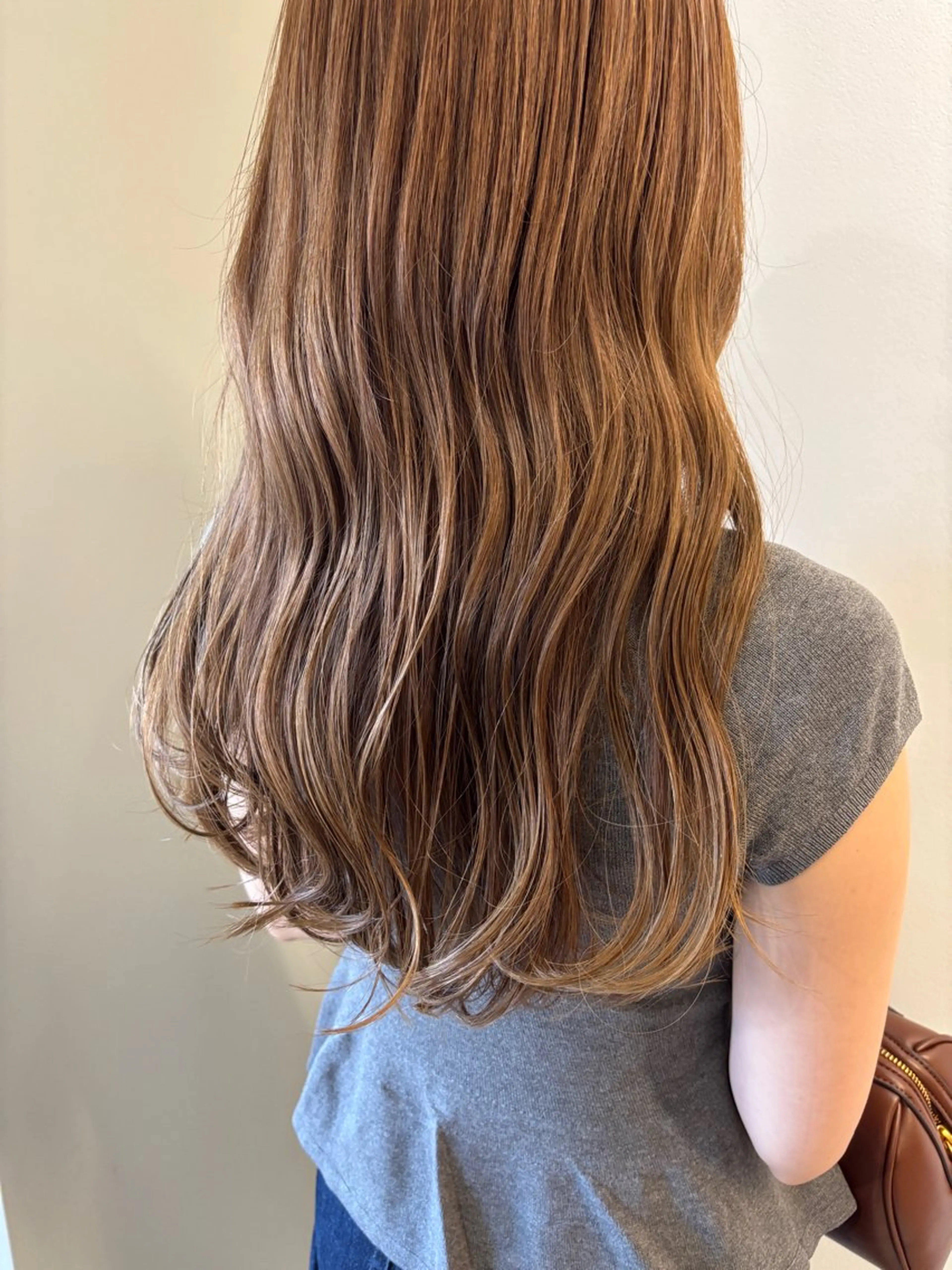 セミロング ブリーチカラー🤍 髪質改善🌟のヘアスタイル