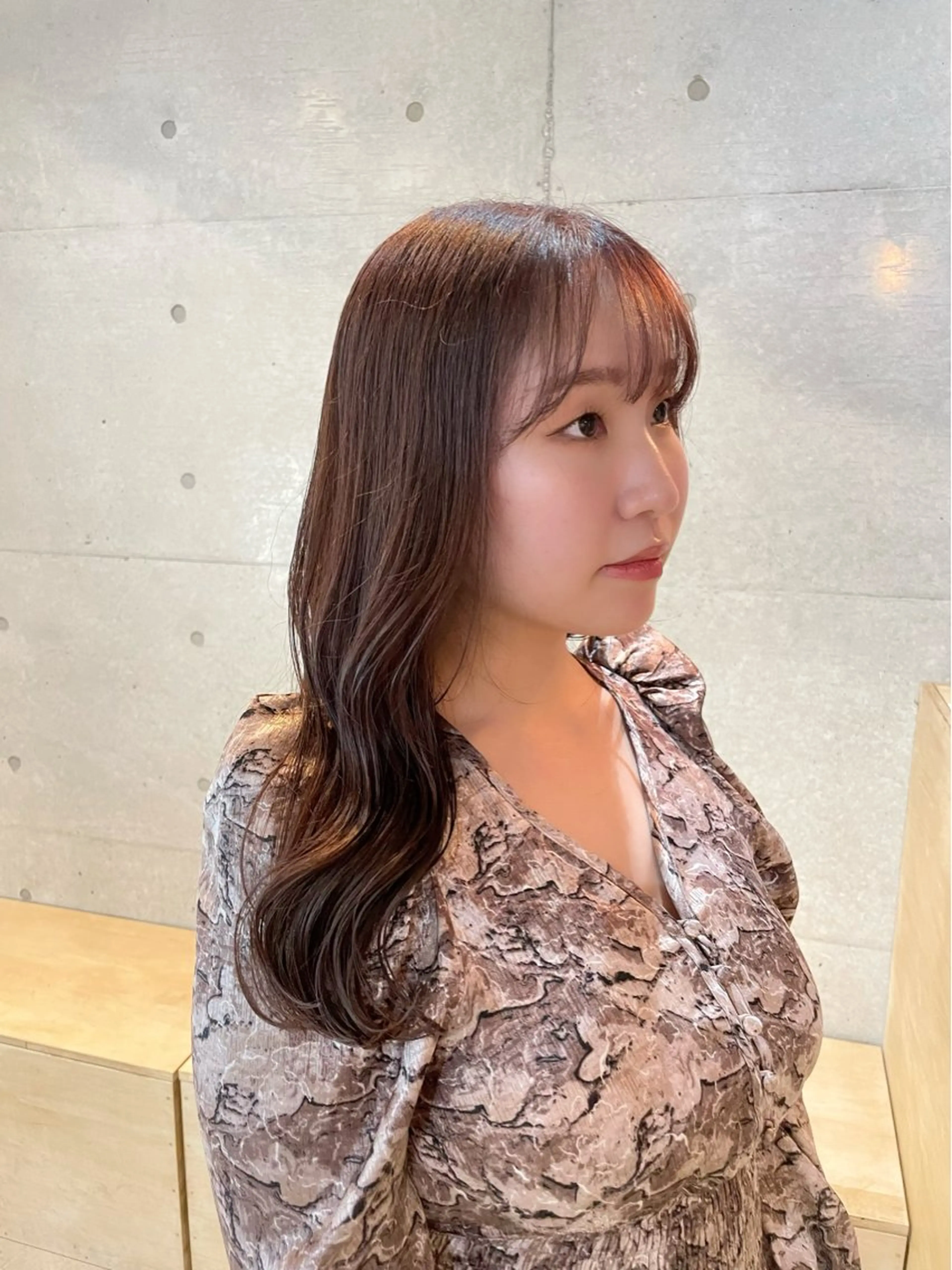 セミロング カラー ベージュカラー ブリーチ 透明感カラー ダブルカラー ラベンダーカラー ヘアカラー トリートメント 【arc】Ruri コテ巻き風パーマのヘアスタイル