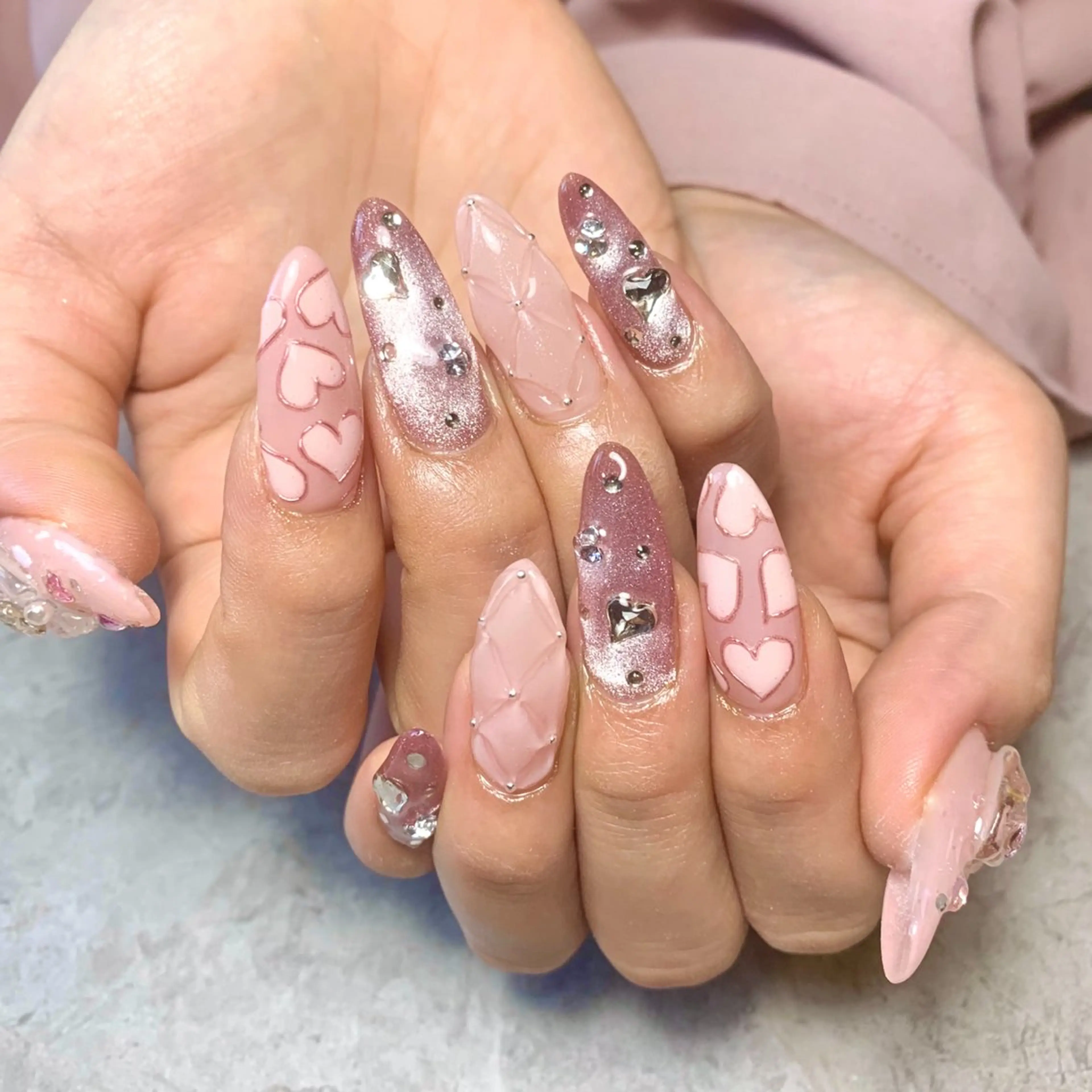 ネイル ガーリー ハート キラキラネイル ロングネイル ピンク ハンドネイル Nail Salon Lillion【リリオン】所属・lillion karenのネイルデザイン