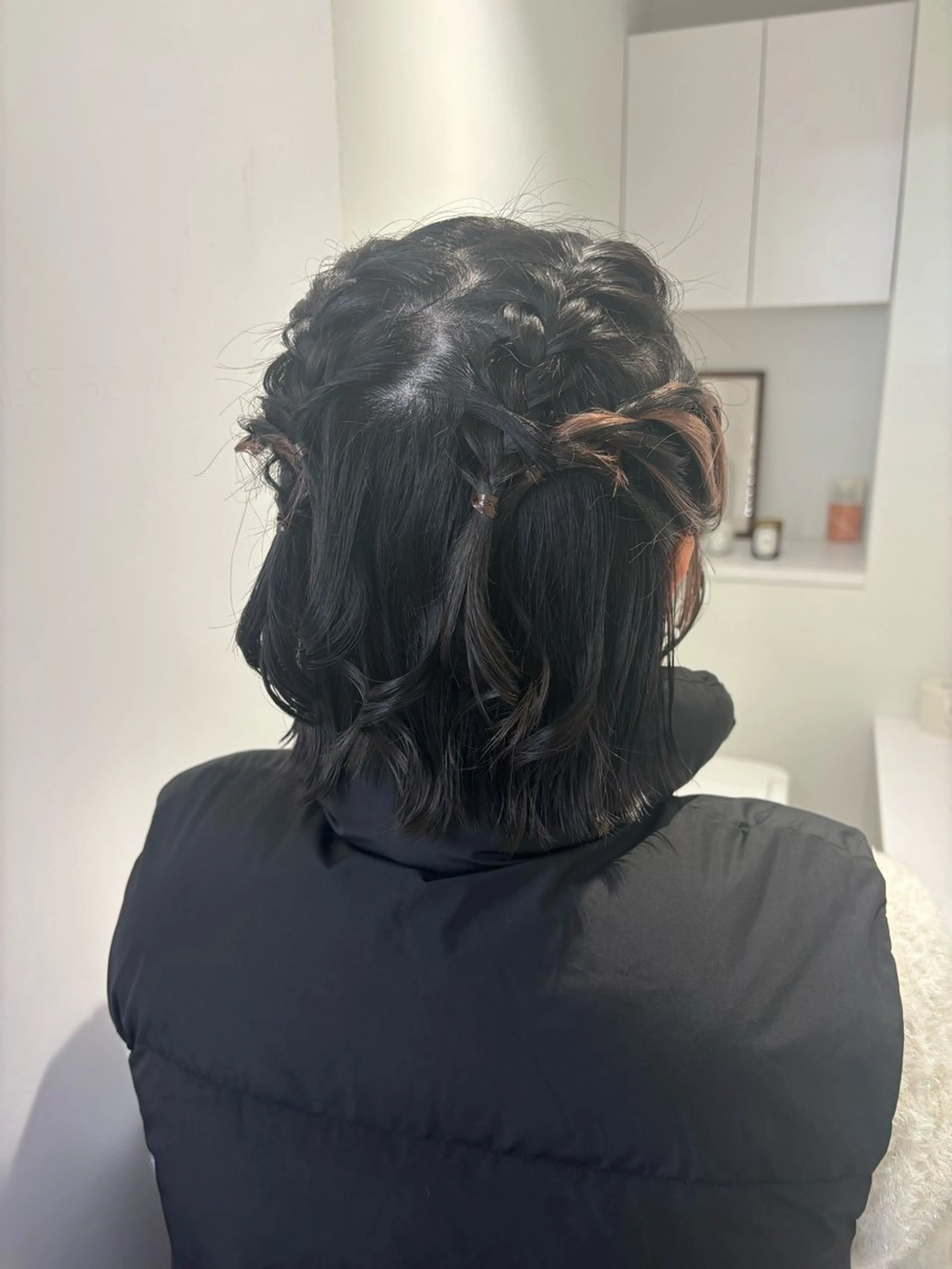 ショート ヘアセット リン🔔ボブ cut ベージュカラー🤎のヘアスタイル