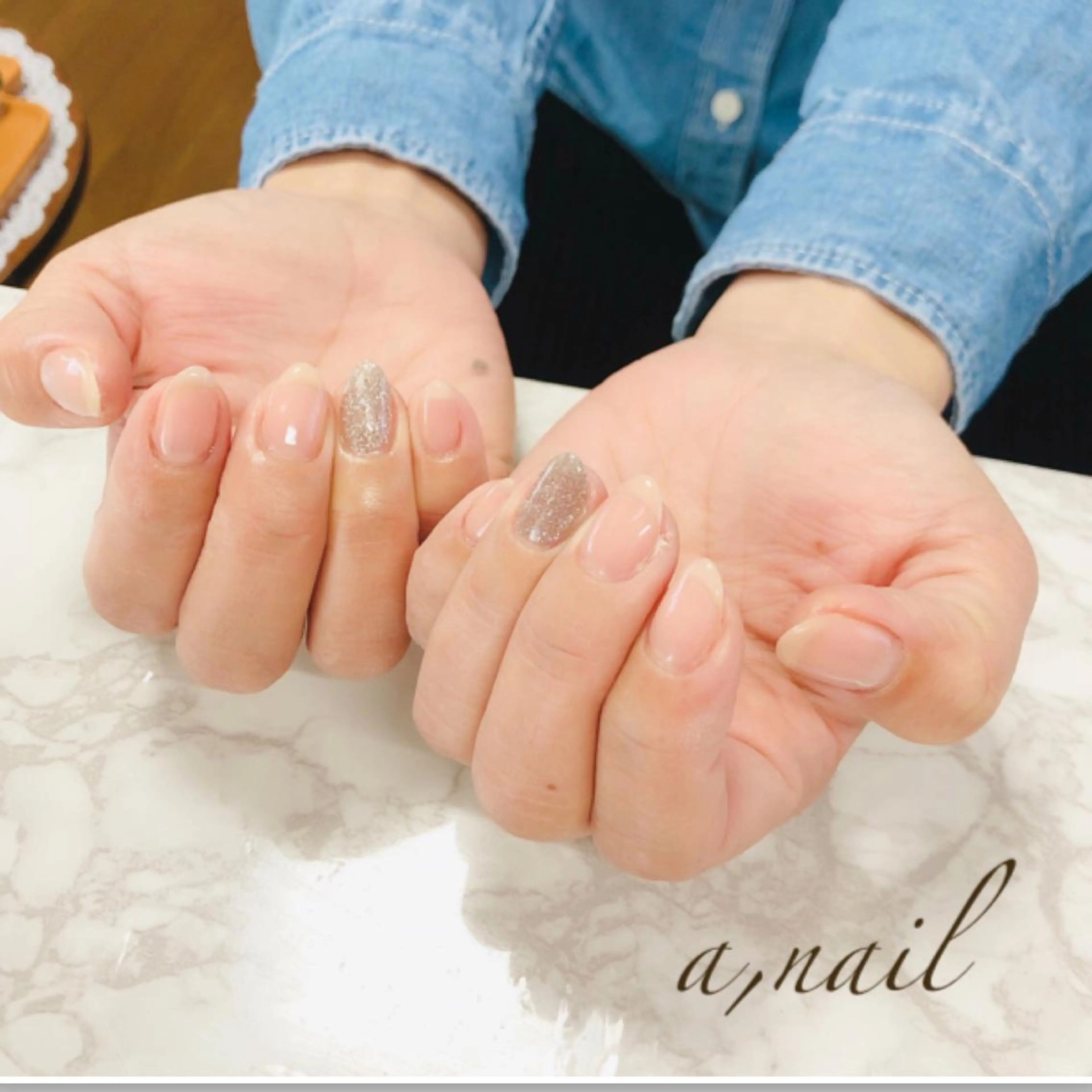 ネイル フラッシュネイル フットネイル ラメ(グリッター) ニュアンスネイル オフィスネイル ハンドネイル ネイルサロン エーネイルのネイルデザイン