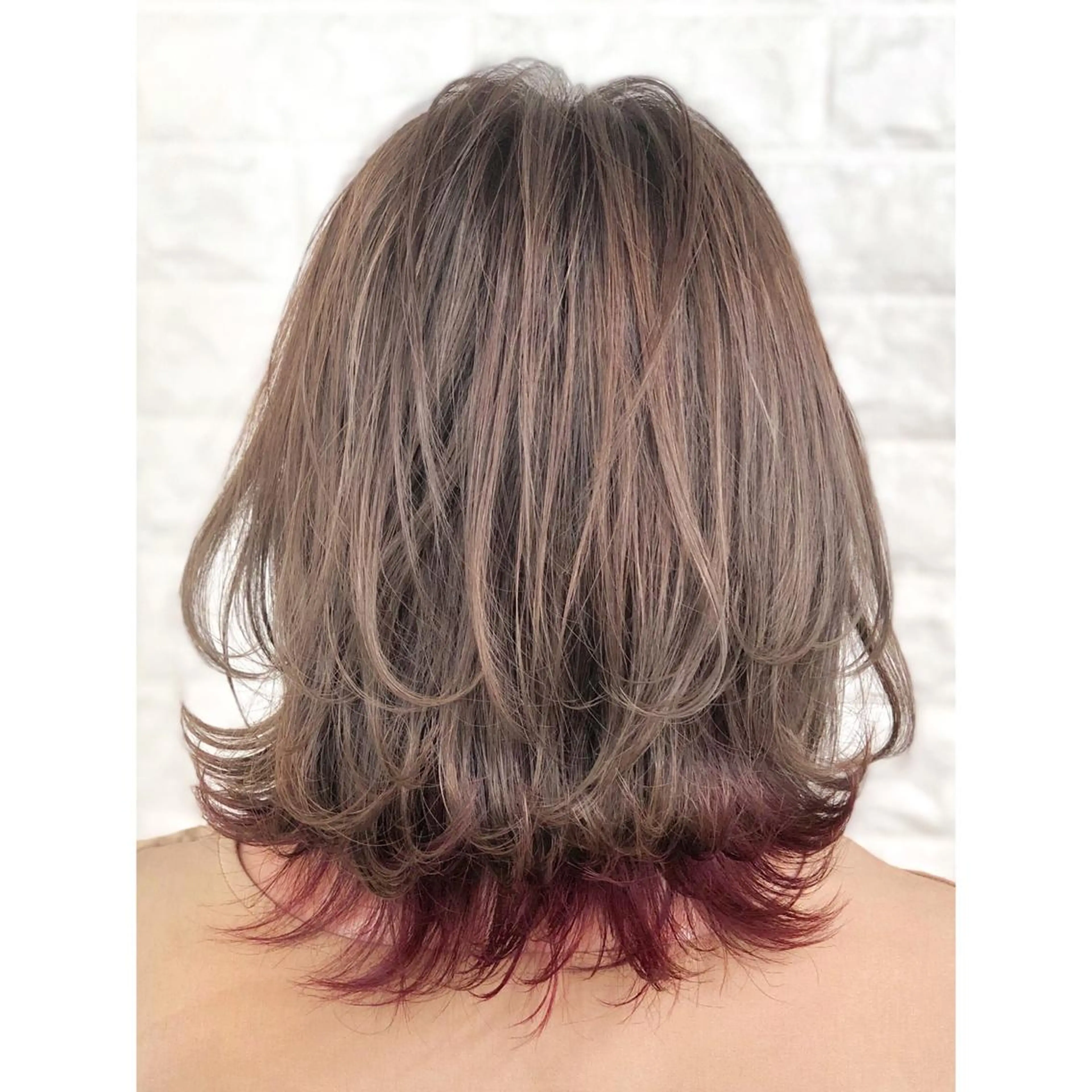 ミディアム カラー グレージュ ハイライトカラー インナーカラー ハイライト KIZU 髪質改善 オカルト怪談のヘアスタイル