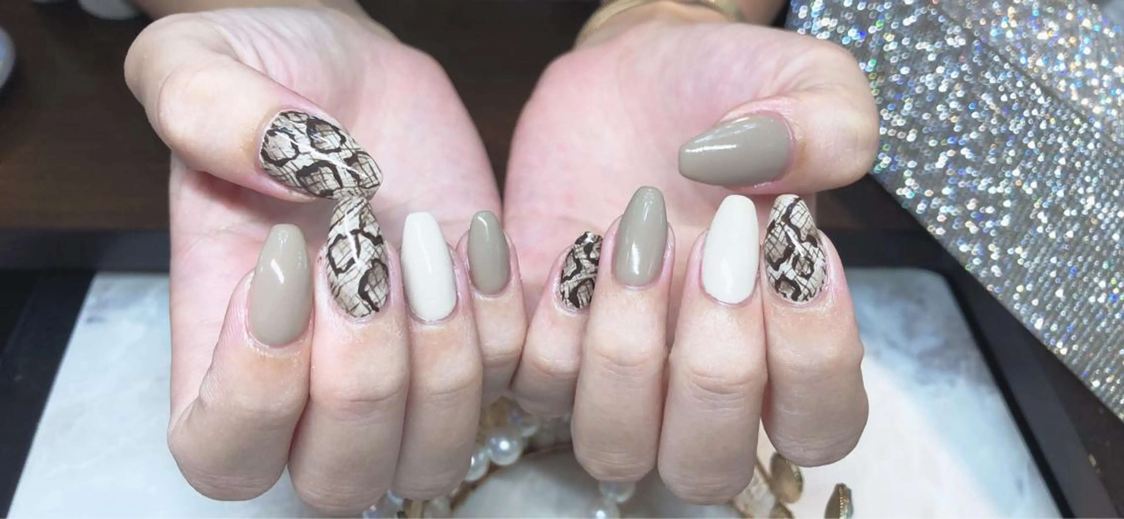 セミロング ネイル ハンドネイル 長さ出し専門 nynaのネイルデザイン