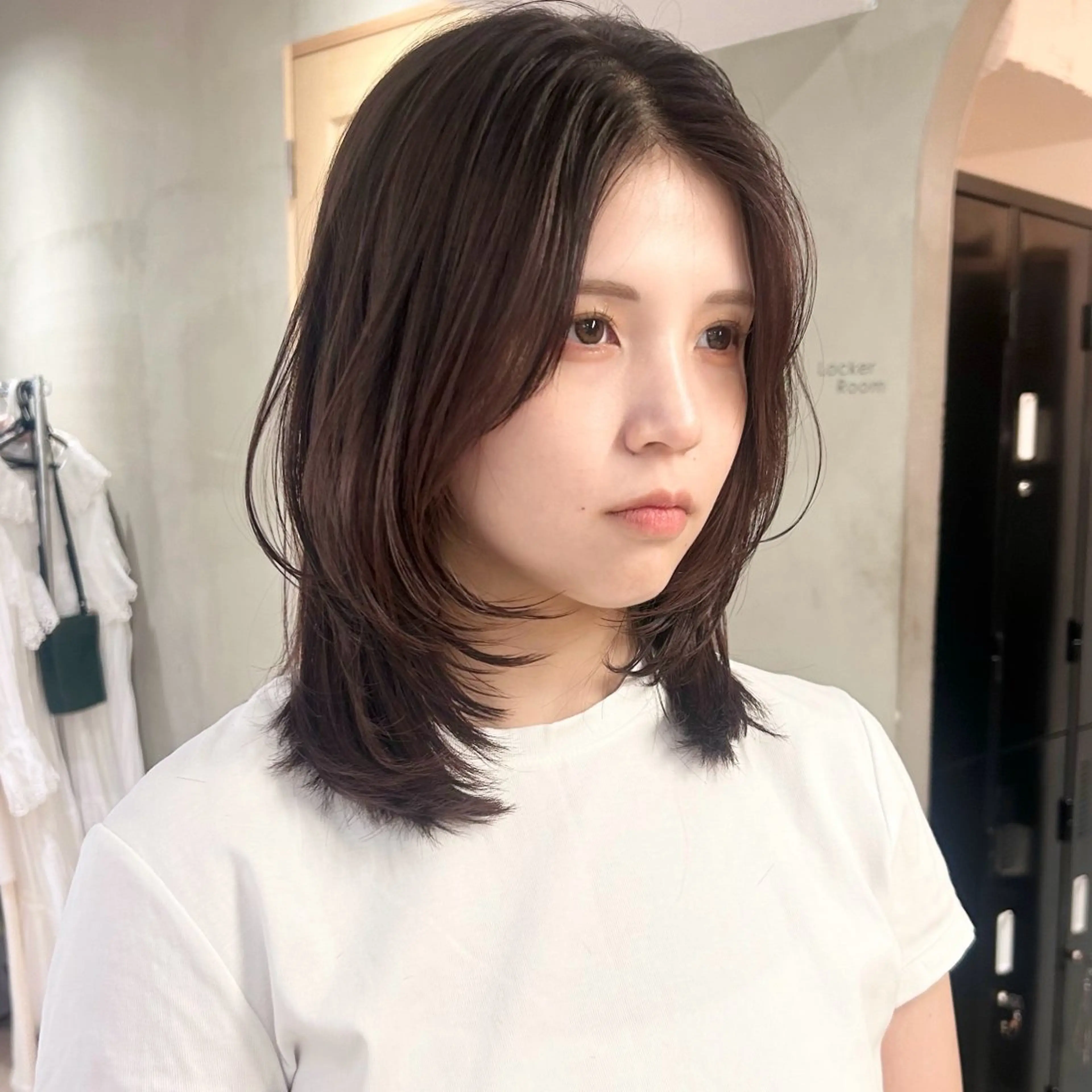 ミディアム カラー ミディアムレイヤー ブラウンカラー ピンクカラー 顔まわりレイヤー レイヤーカット カット ヘアカラー トリートメント レイヤーカット/栄/ 顔周り/キトウモエノのヘアスタイル