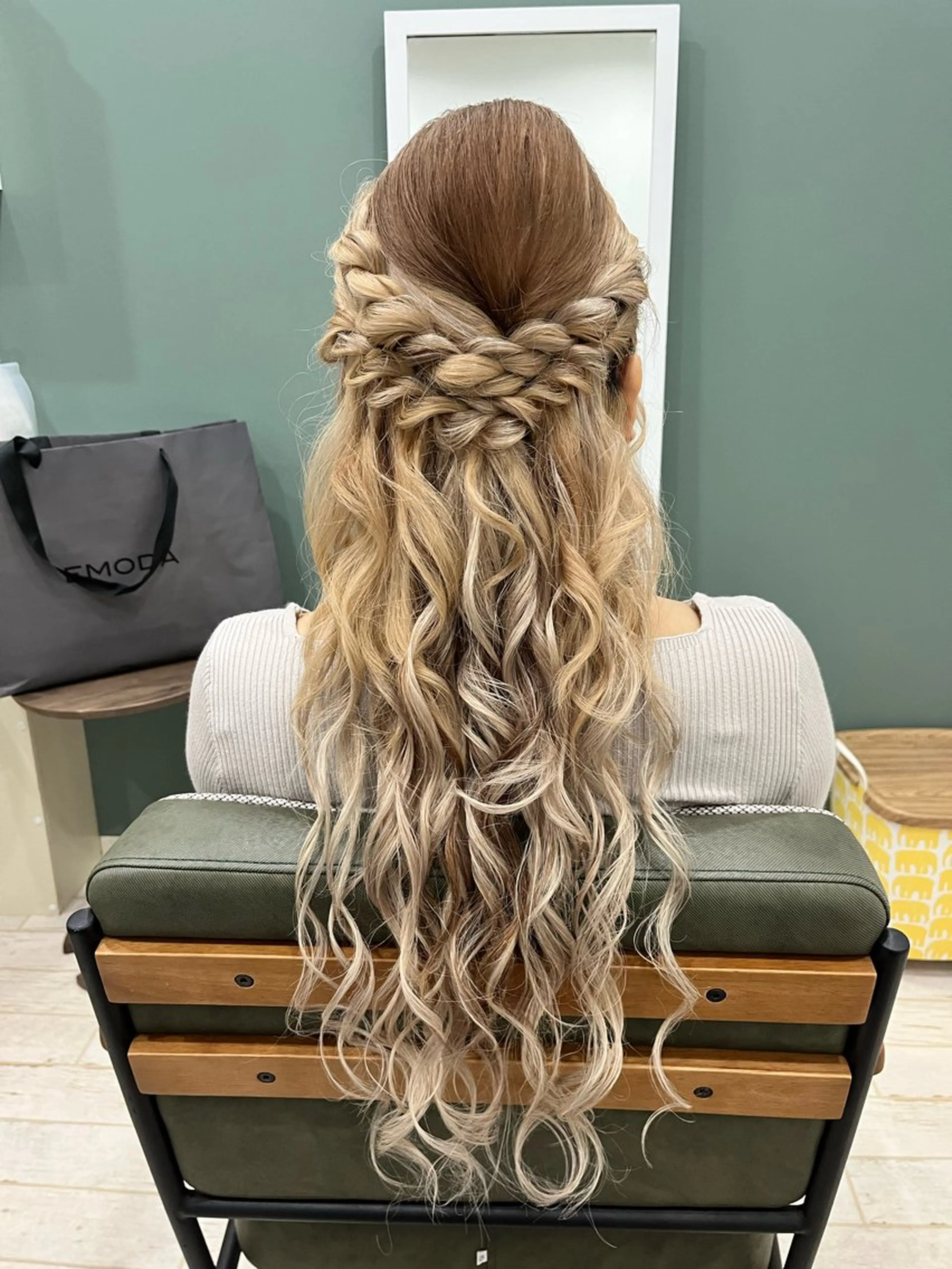 ロング ヘアアレンジ ヘアセット M.arc 【マーキ】のヘアスタイル