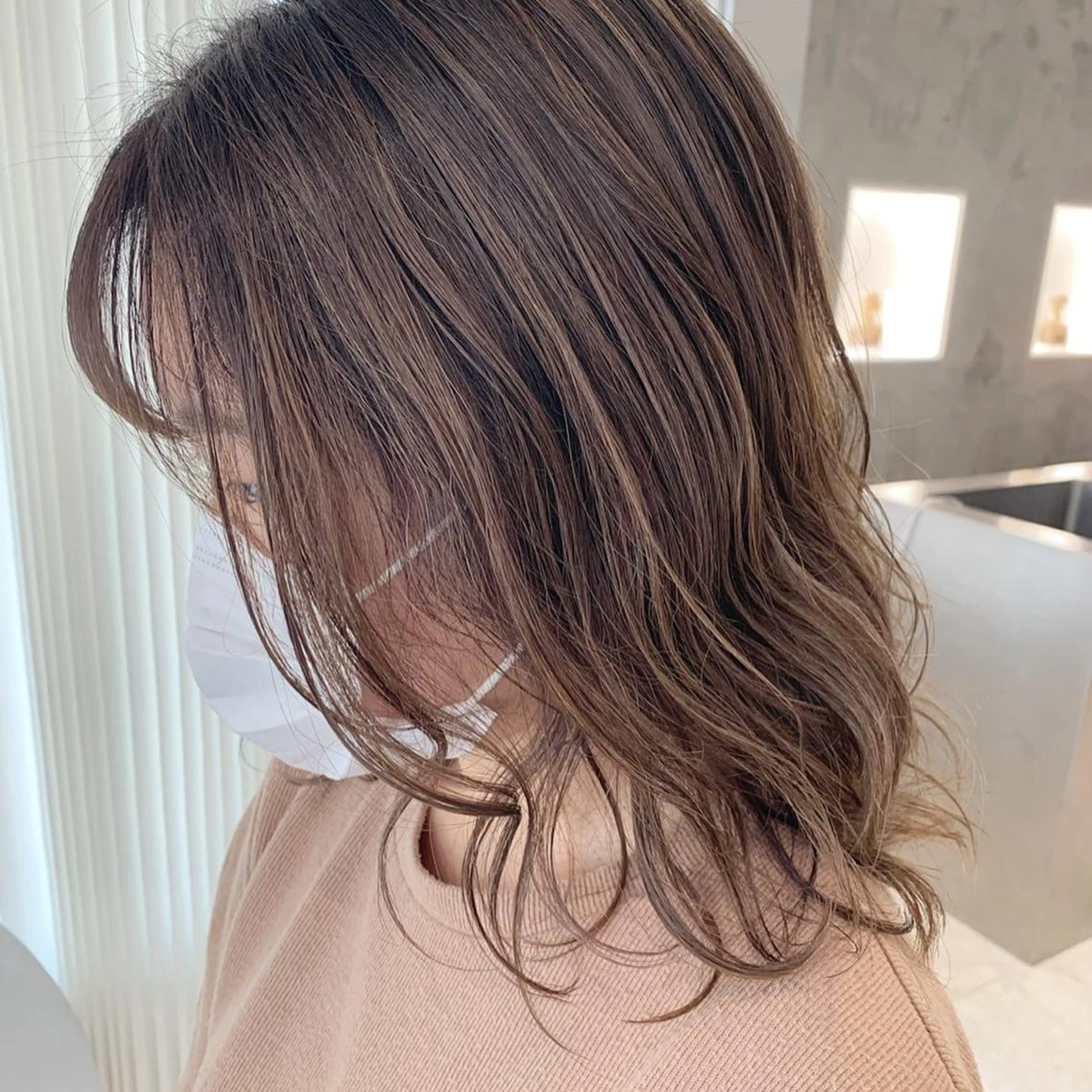 ミディアム カラー ヘアアレンジ ベージュカラー ブリーチ ハイライトカラー ミルクティーベージュ ハイライト 🫧透明感カラー/ ボブ/小笠原汐海🪽のヘアスタイル