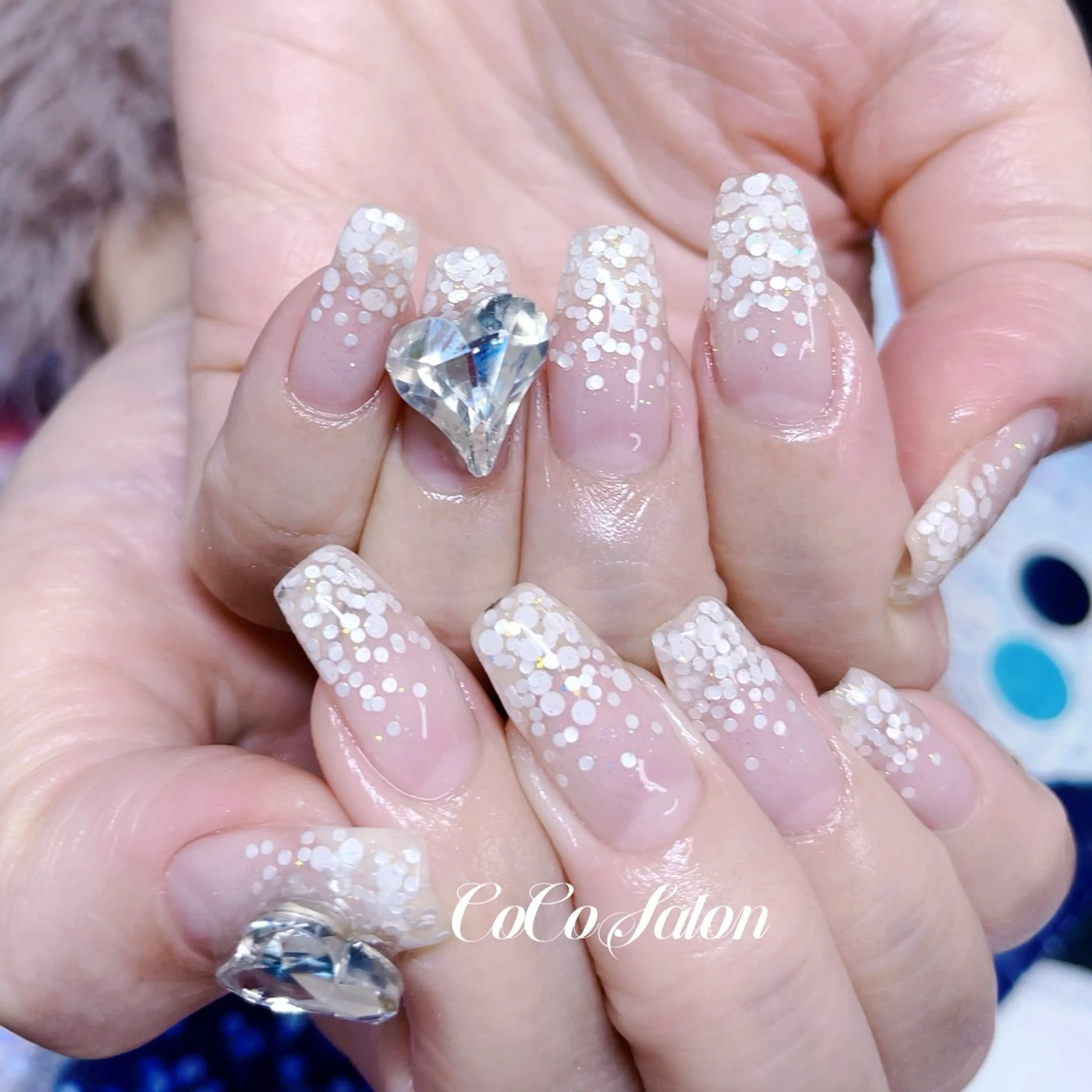 ネイル グラデーション ハート ホログラムネイル ホワイト ハンドネイル CoCoSalon ネイル/まつ毛予約のネイルデザイン