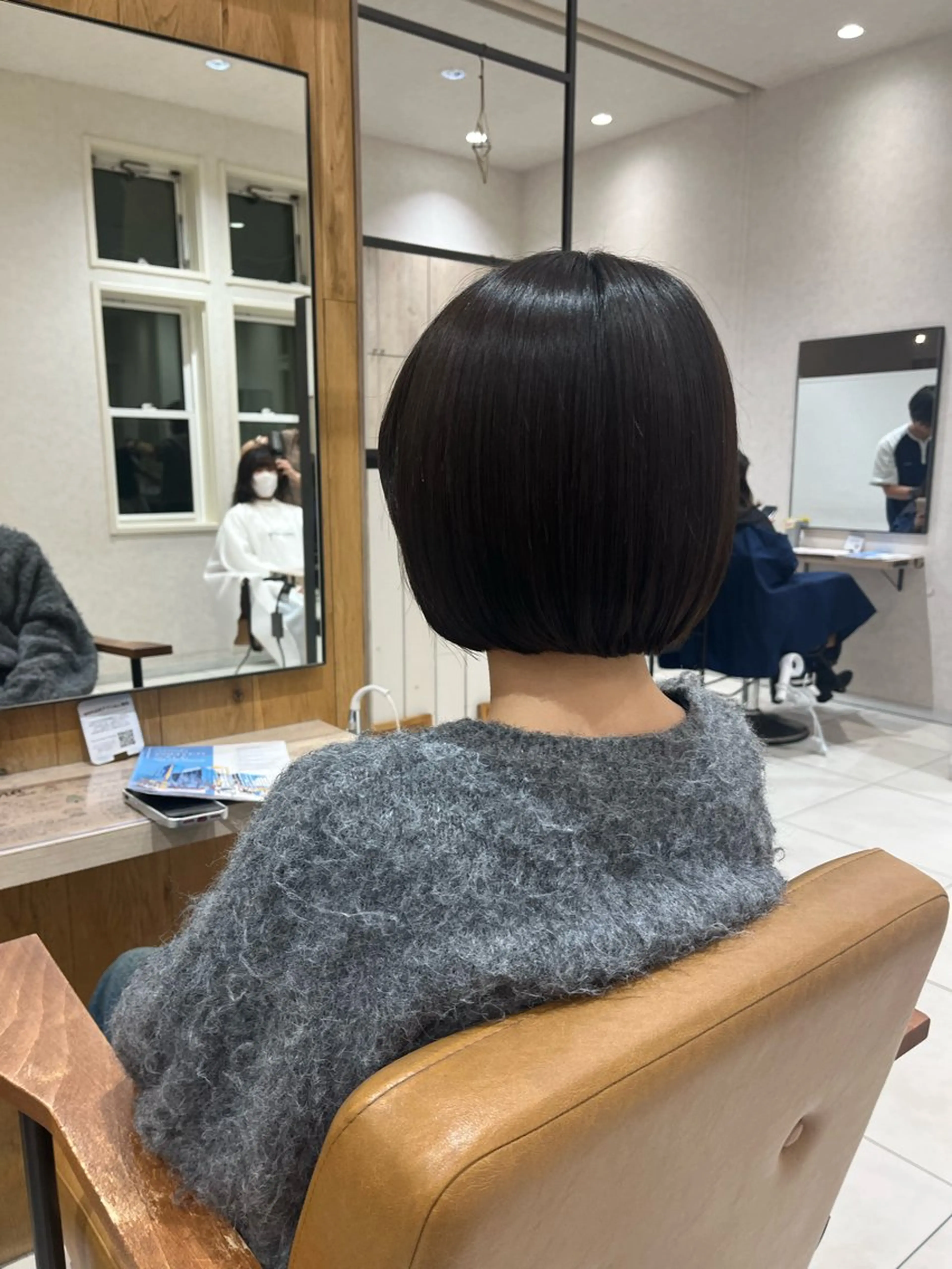 ショート ボブ moe｜透明感カラー ×似合わせカットのヘアスタイル