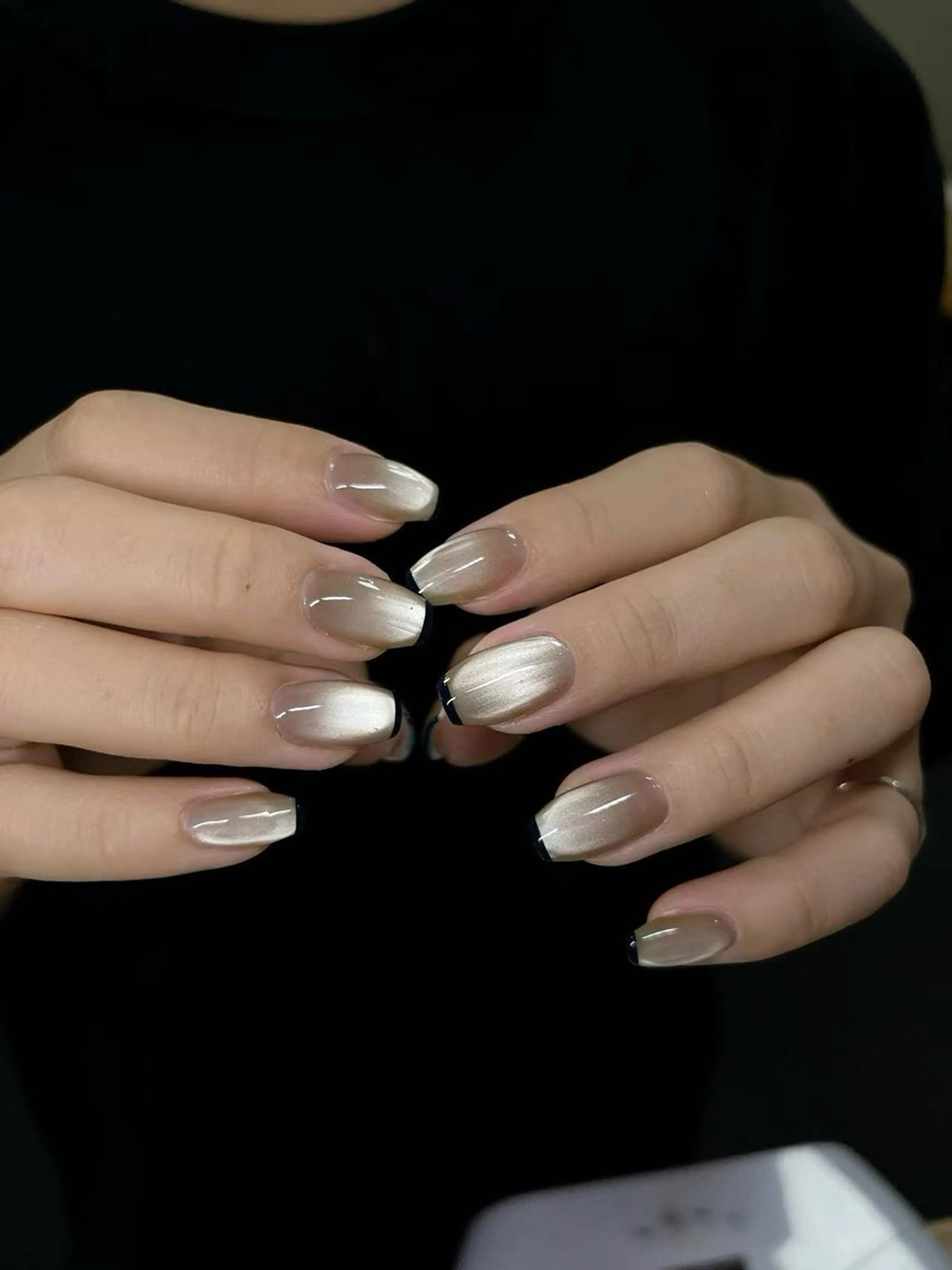 ネイル フレンチネイル キラキラネイル マグネットネイル マグネットフレンチ ハンドネイル ハンドケア 🎀NAIL🎀 AI🪄︎︎◝✩のネイルデザイン